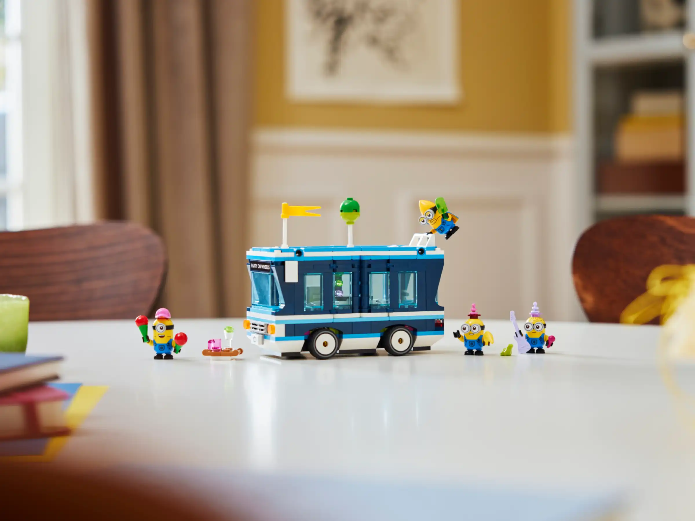 Zdjecie zestawu LEGO 75581 Despicable Me 4 Imprezowy autobus minionków 1