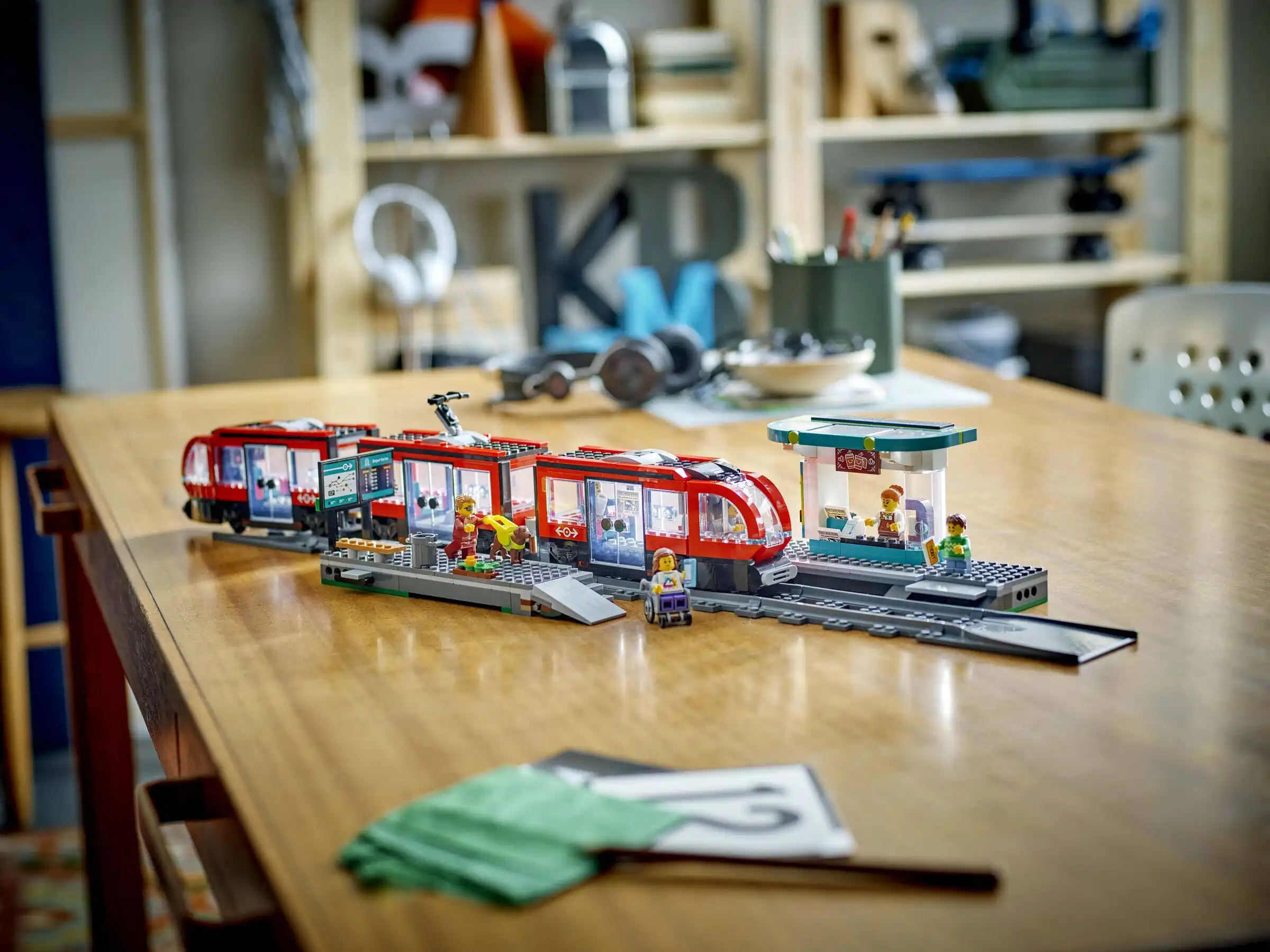 Zdjecie zestawu LEGO 60423 City Tramwaj miejski ze stacją 2