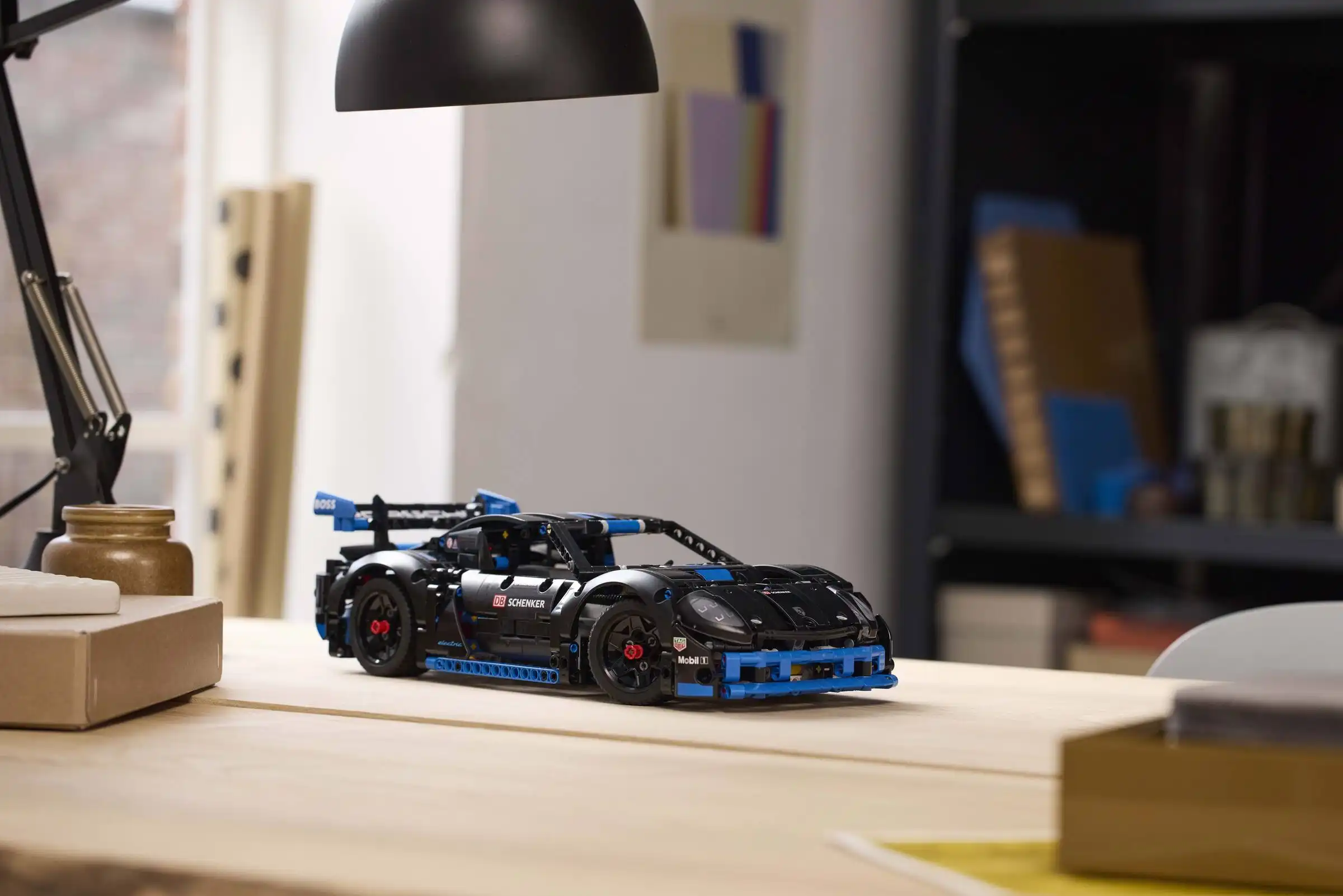 Zdjecie zestawu LEGO 42176 Technic Samochód wyścigowy Porsche GT4 e-Performance 2