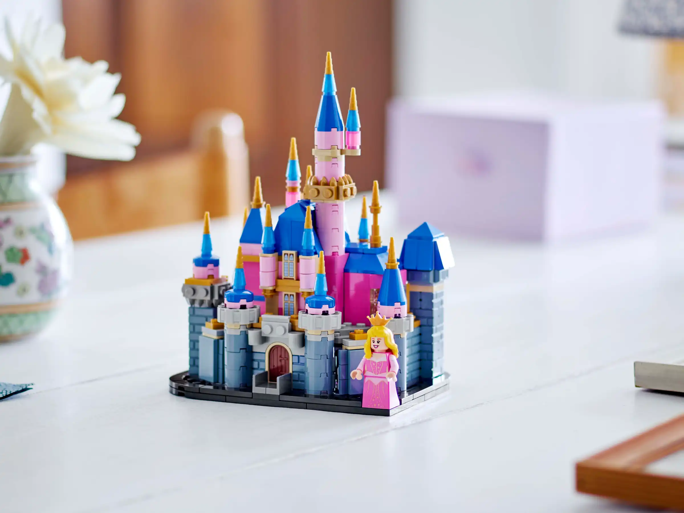 Zdjecie zestawu LEGO 40720 Disney Mały zamek Śpiącej Królewny Disneya 3