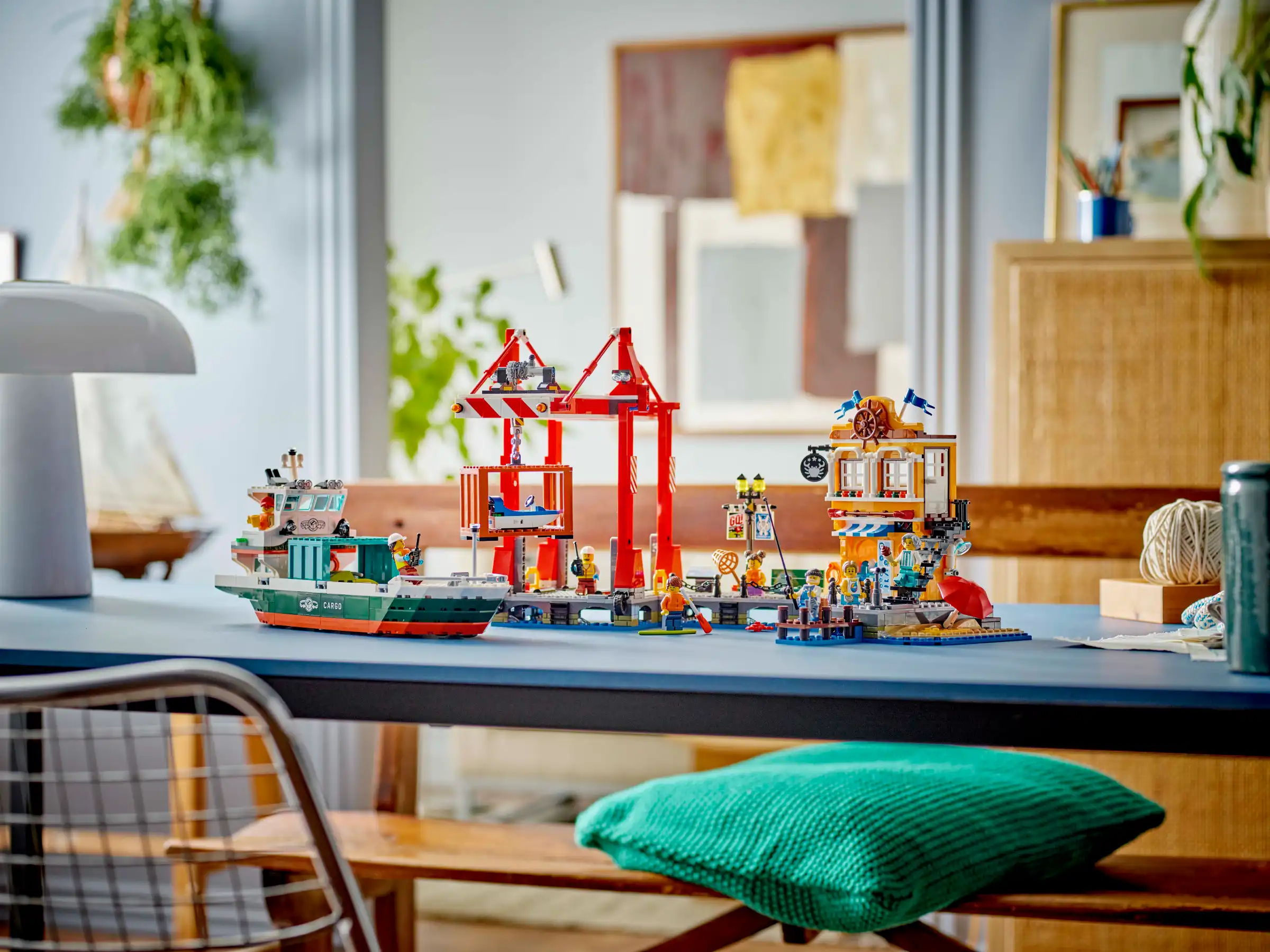 Zdjecie zestawu LEGO 60422 City Nadmorski port ze statkiem towarowym 3