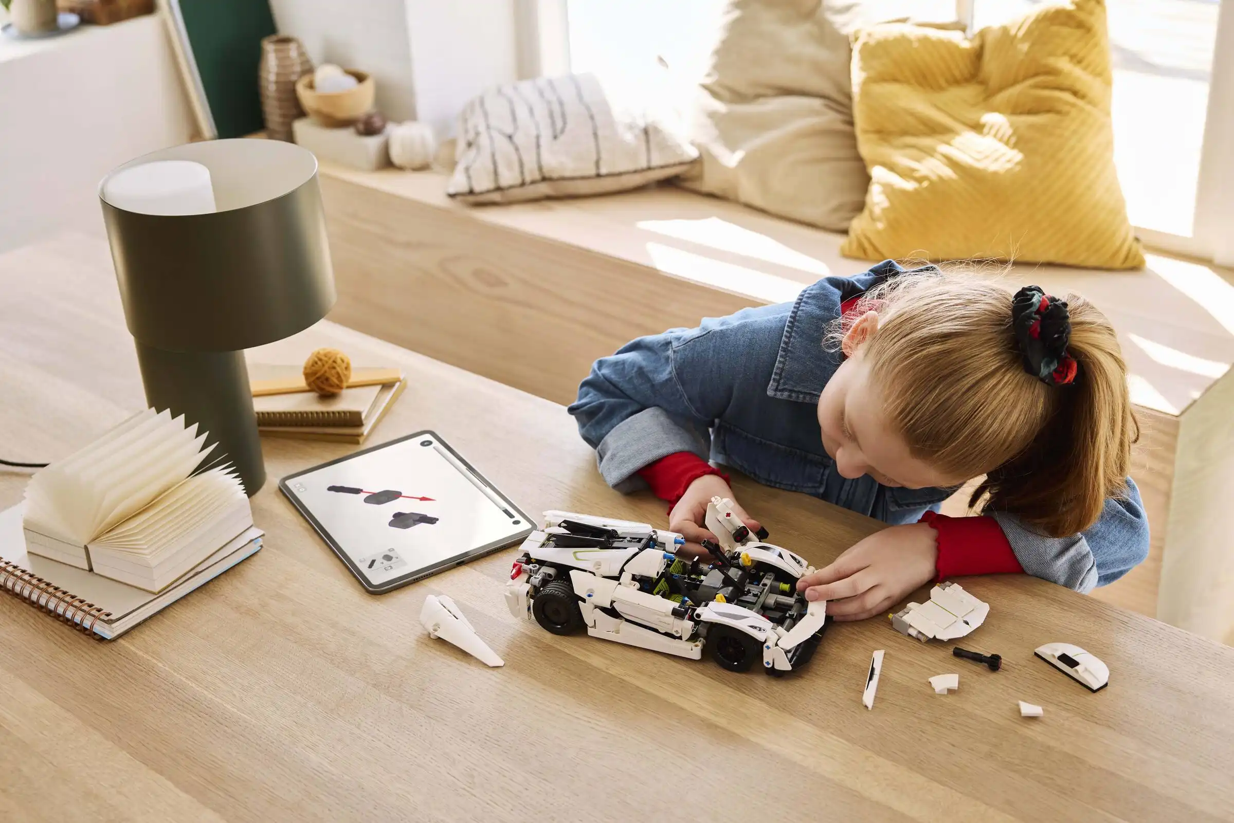 Zdjecie zestawu LEGO 42184 Technic Biały hipersamochód Koenigsegg Jesko Absolut 1