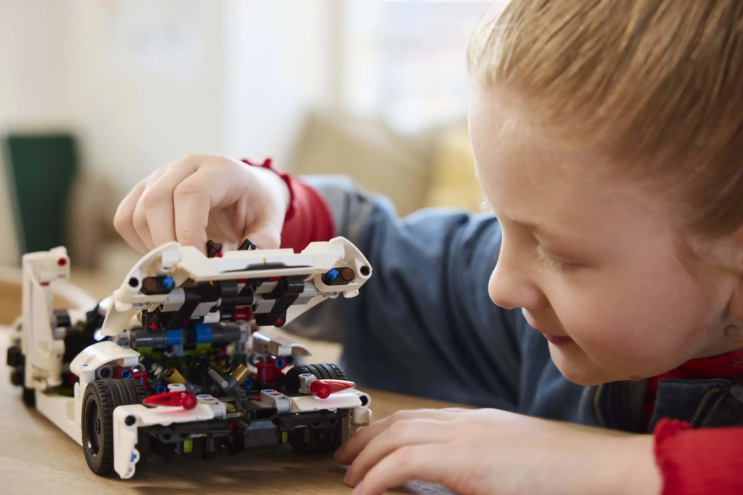 Zdjecie zestawu LEGO 42184 Technic Biały hipersamochód Koenigsegg Jesko Absolut 2