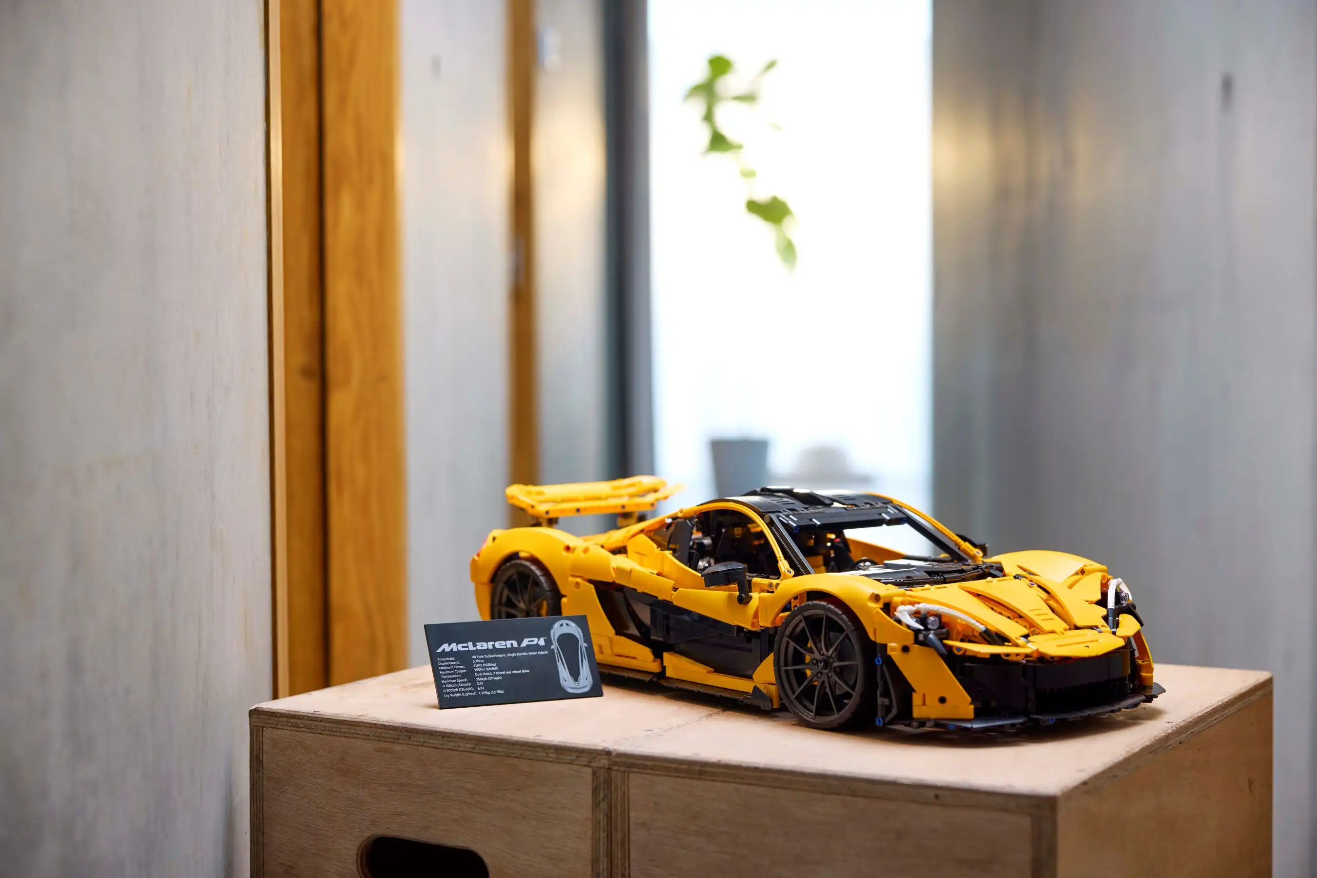 Zdjecie zestawu LEGO 42172 Technic McLaren P1™ 3