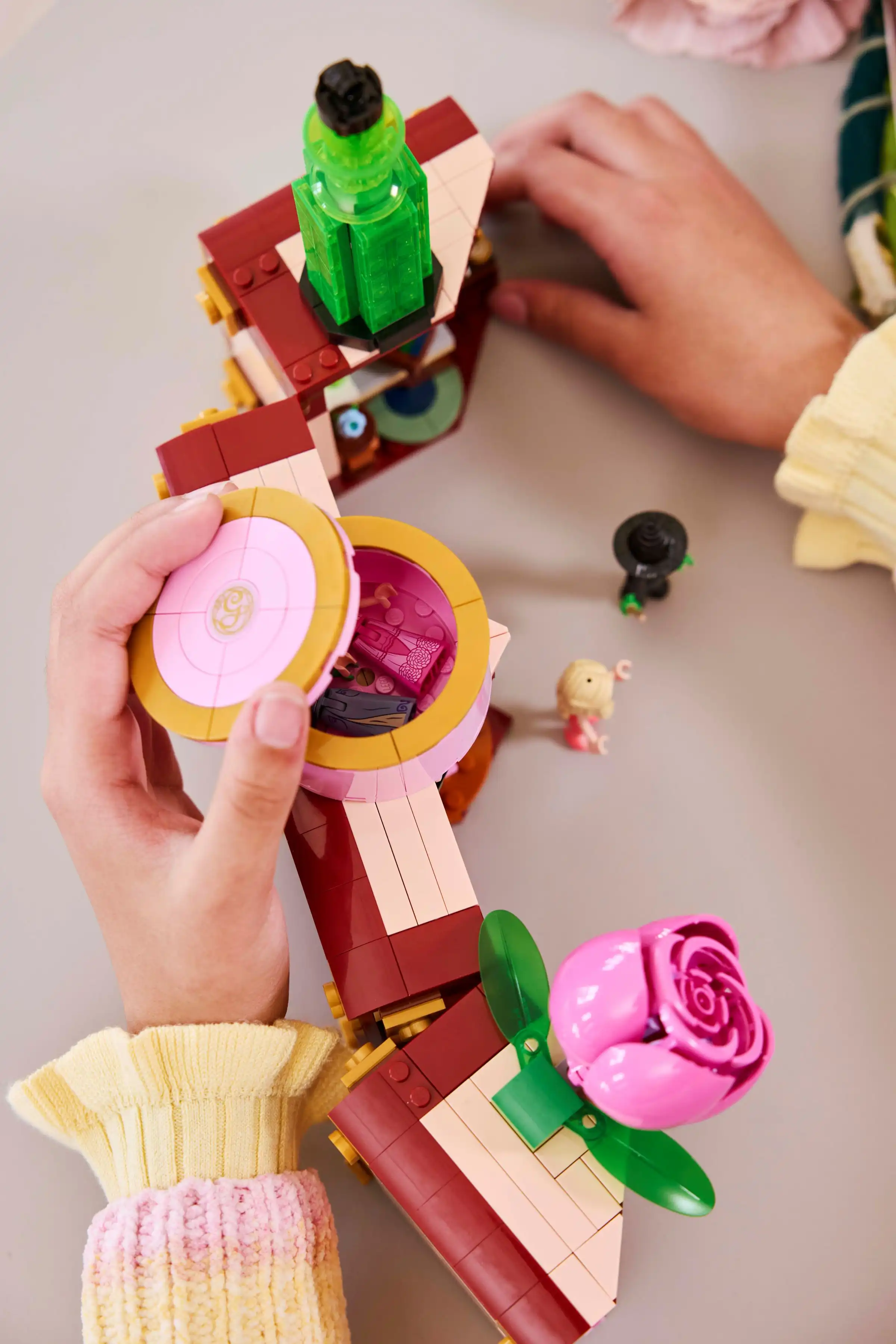 Zdjecie zestawu LEGO 75683 Wicked Akademik Glindy i Elphaby 2