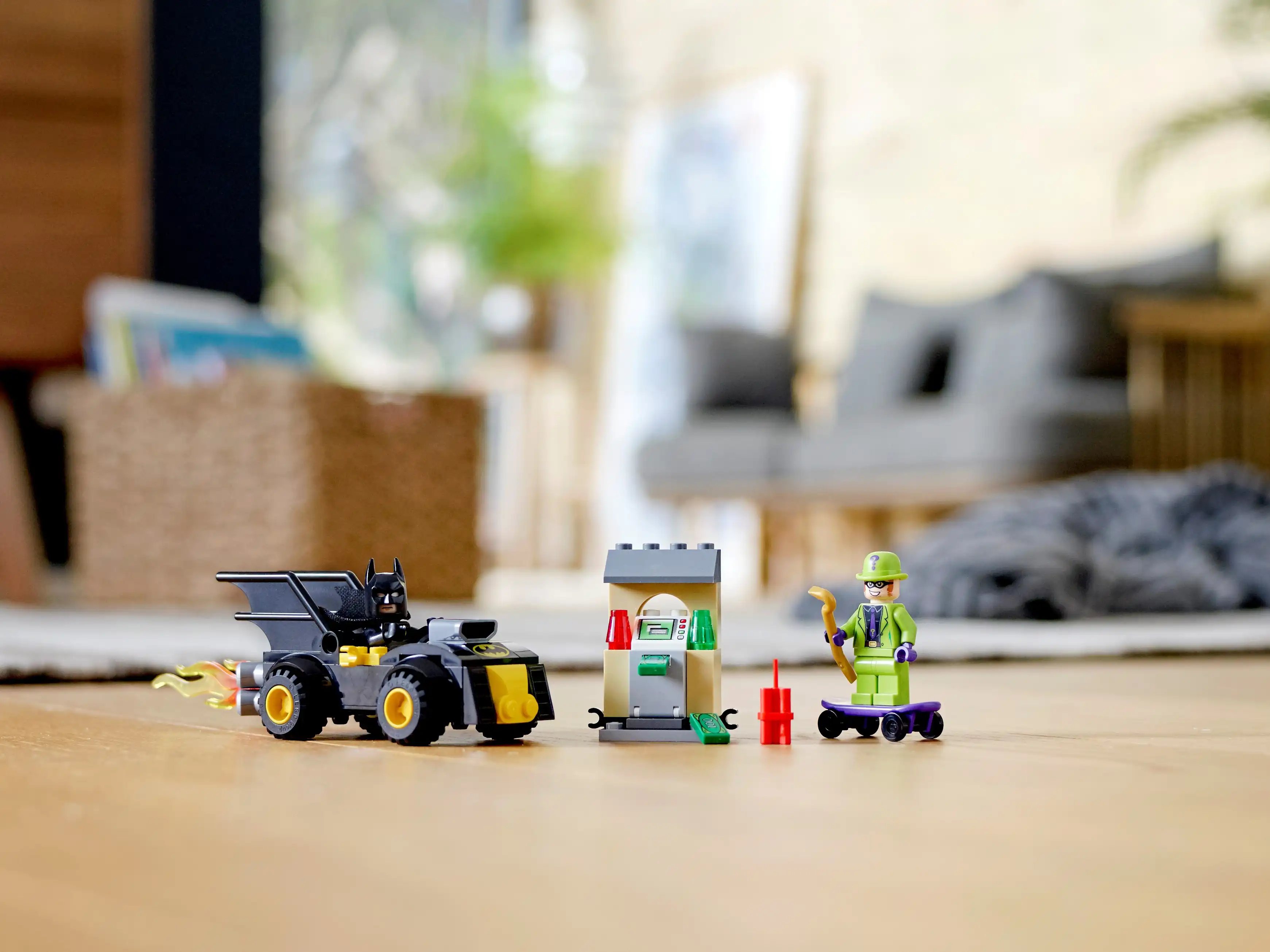 Zdjecie zestawu LEGO 76137 Batman Batman™ i rabunek Człowieka-Zagadki™ 1