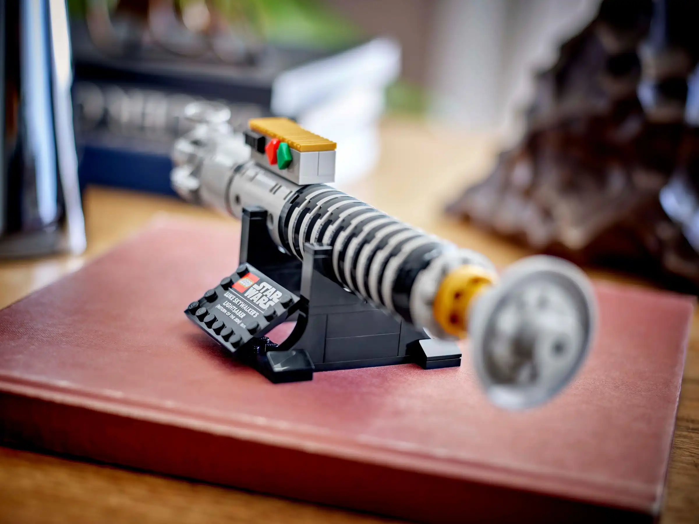 Zdjecie zestawu LEGO 40730 Star Wars Miecz świetlny Luke’a Skywalkera 4