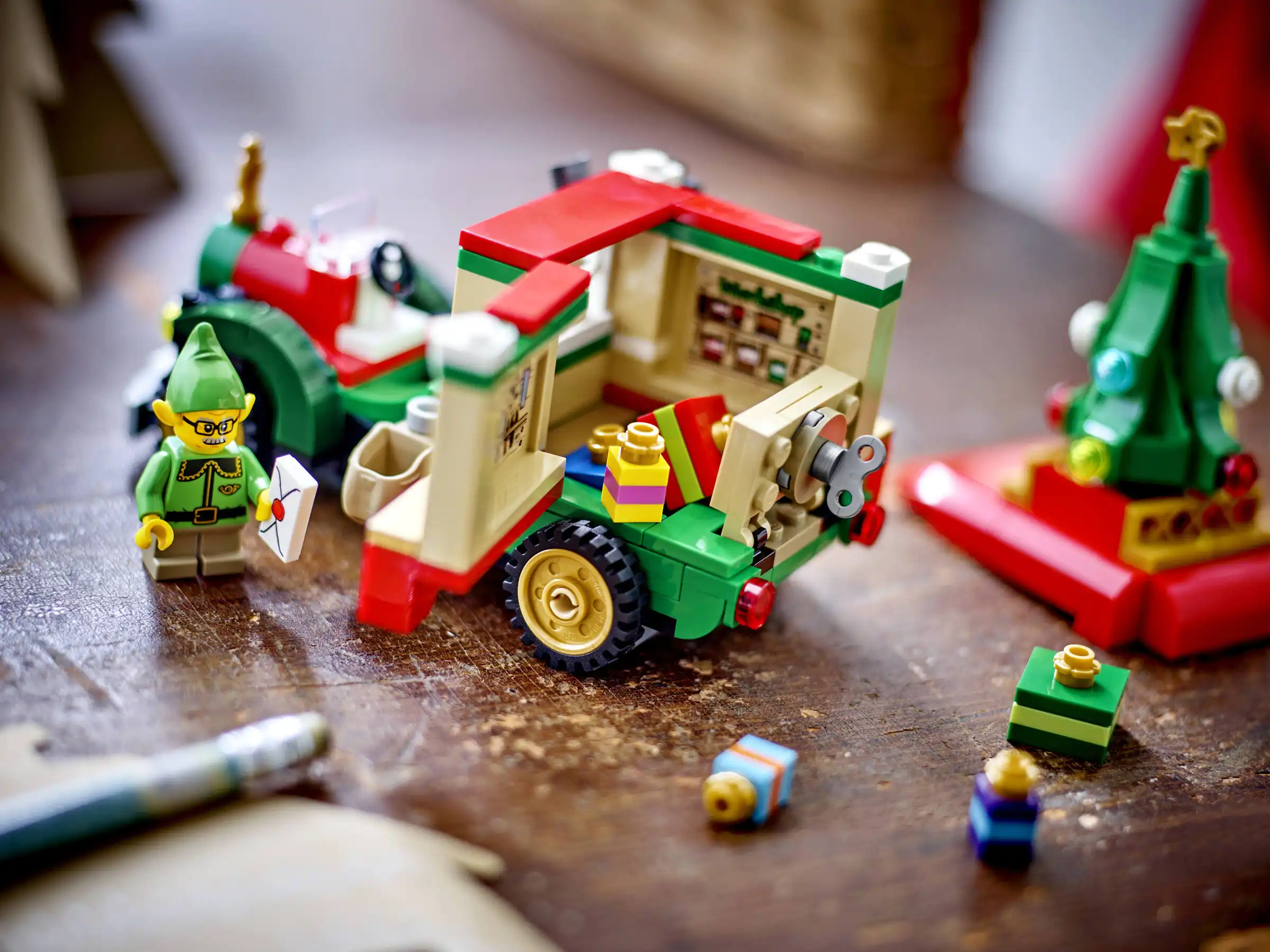 Zdjecie zestawu LEGO 40746  Ciężarówka Świętego Mikołaja 4