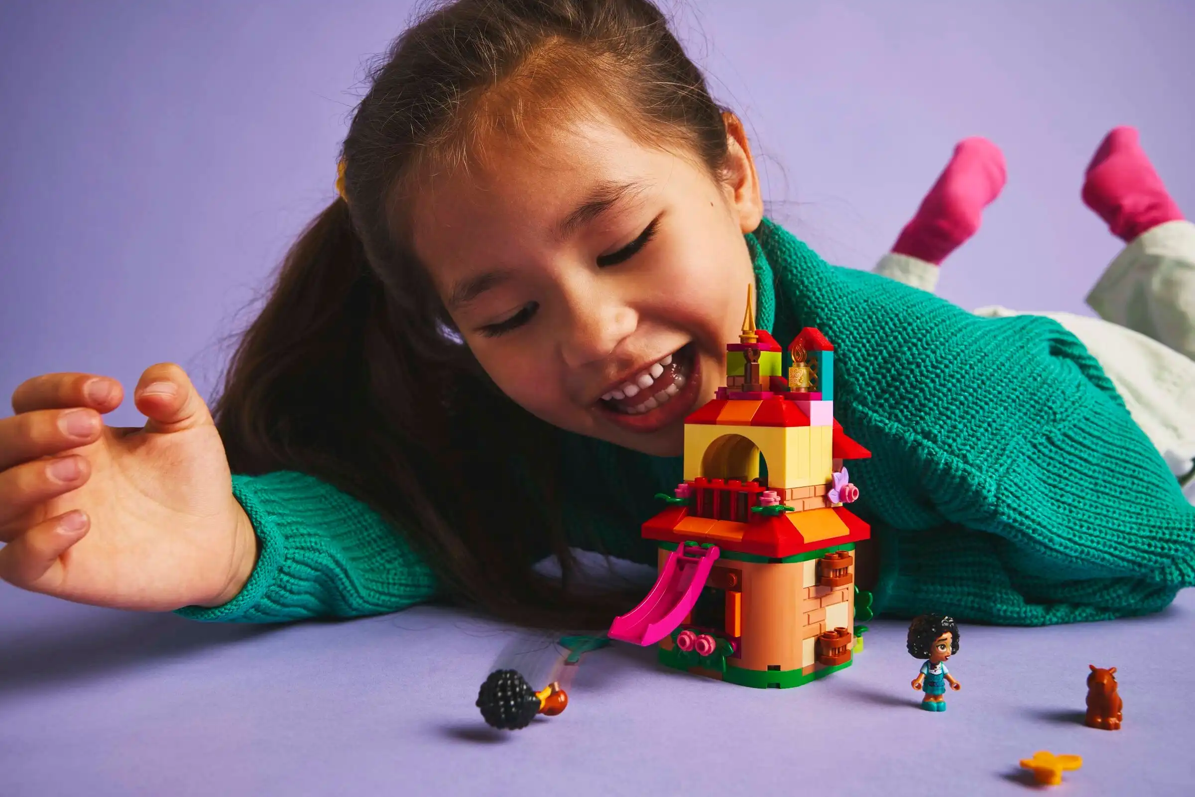 Zdjecie zestawu LEGO 43261 Disney Nasze magiczne Encanto — Minidom 1