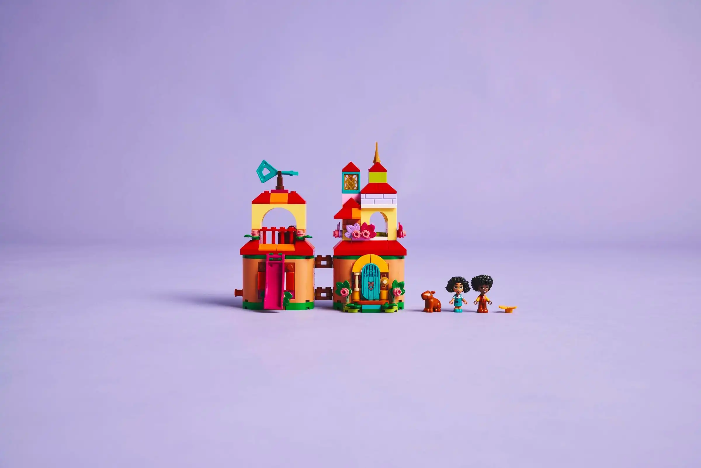 Zdjecie zestawu LEGO 43261 Disney Nasze magiczne Encanto — Minidom 2