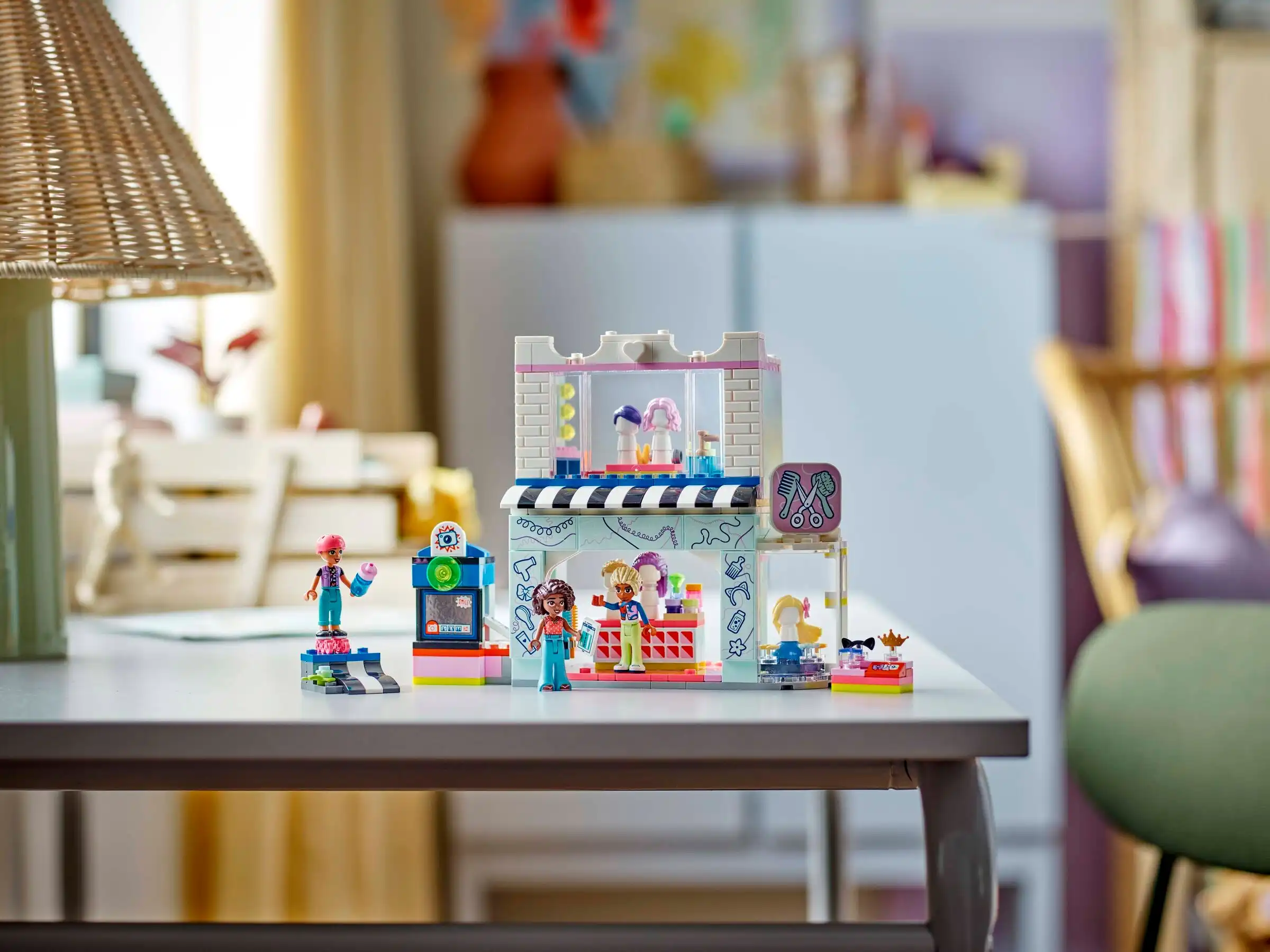Zdjecie zestawu LEGO 42662 Friends Salon fryzjerski i sklep z ozdobami 4