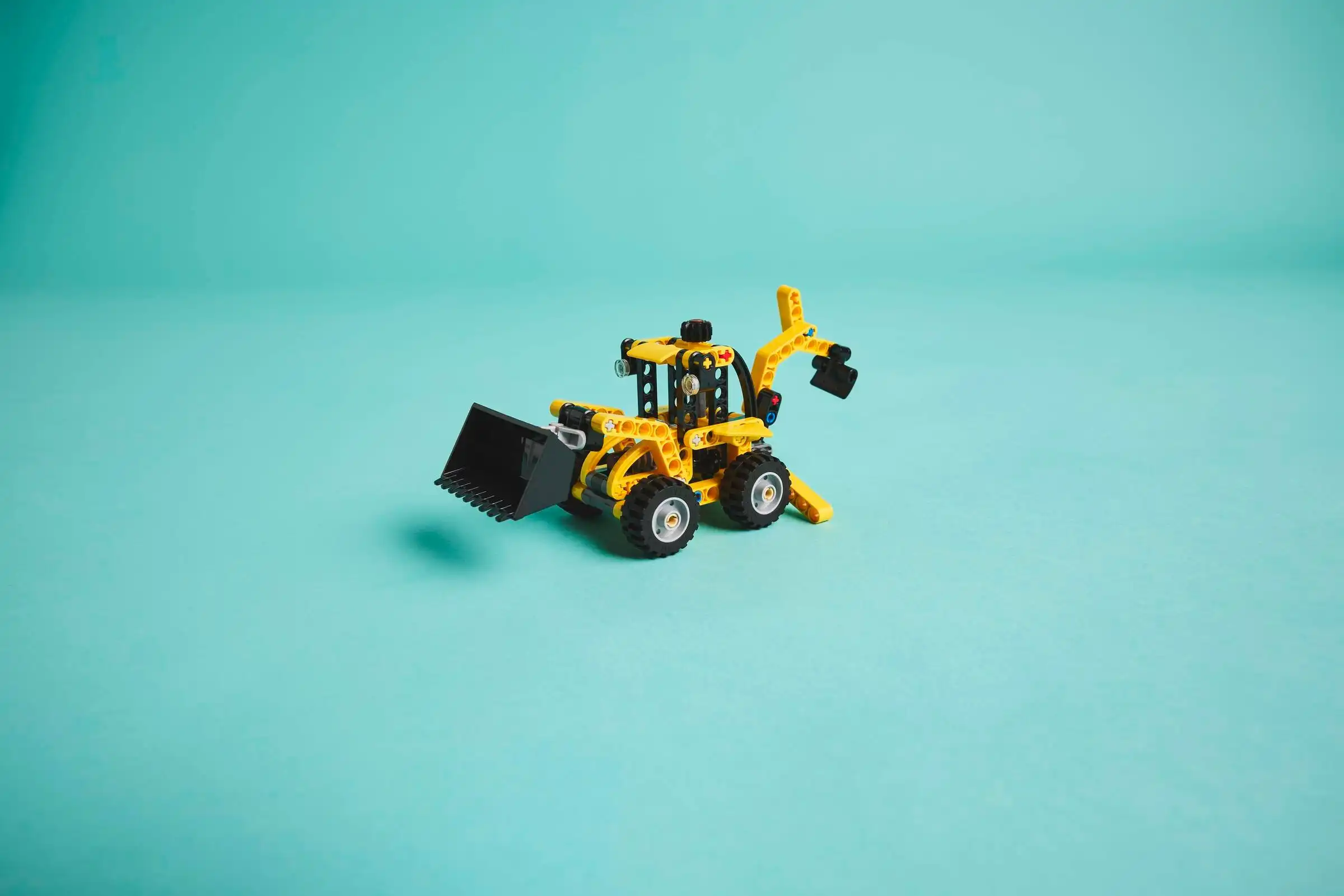 Zdjecie zestawu LEGO 42197 Technic Koparko-ładowarka 2