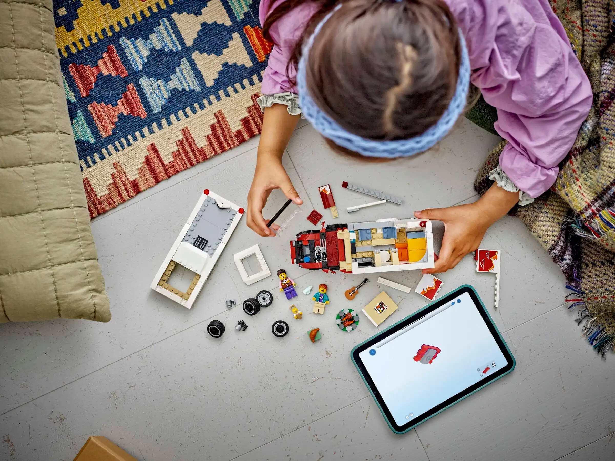 Zdjecie zestawu LEGO 60454 City Wakacyjny kamper pełen przygód 1