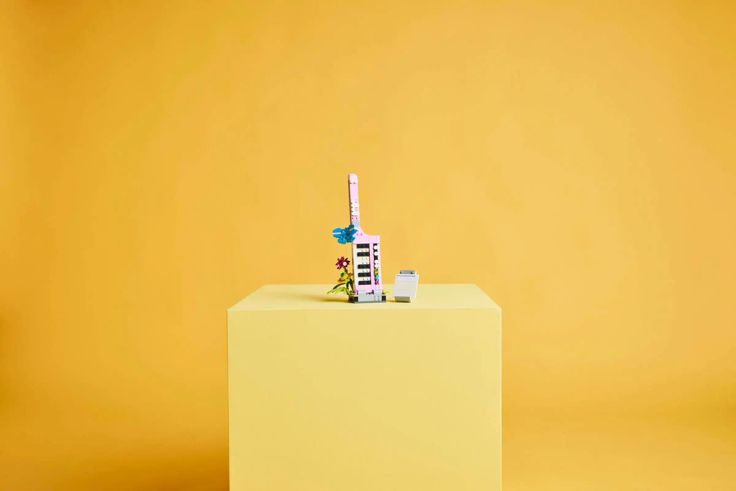 Zdjecie zestawu LEGO 31169 Creator 3 w 1 Maszyna do pisania z kwiatami 1