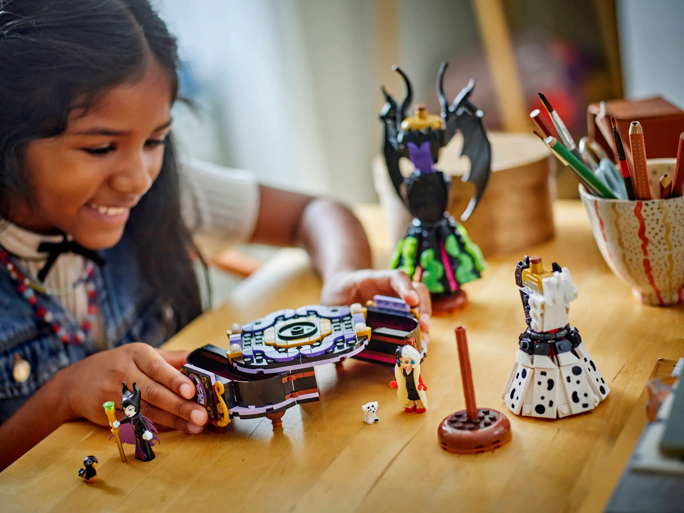 Zdjecie zestawu LEGO 43262 Disney Suknie Diaboliny i Cruelli De Mon 4