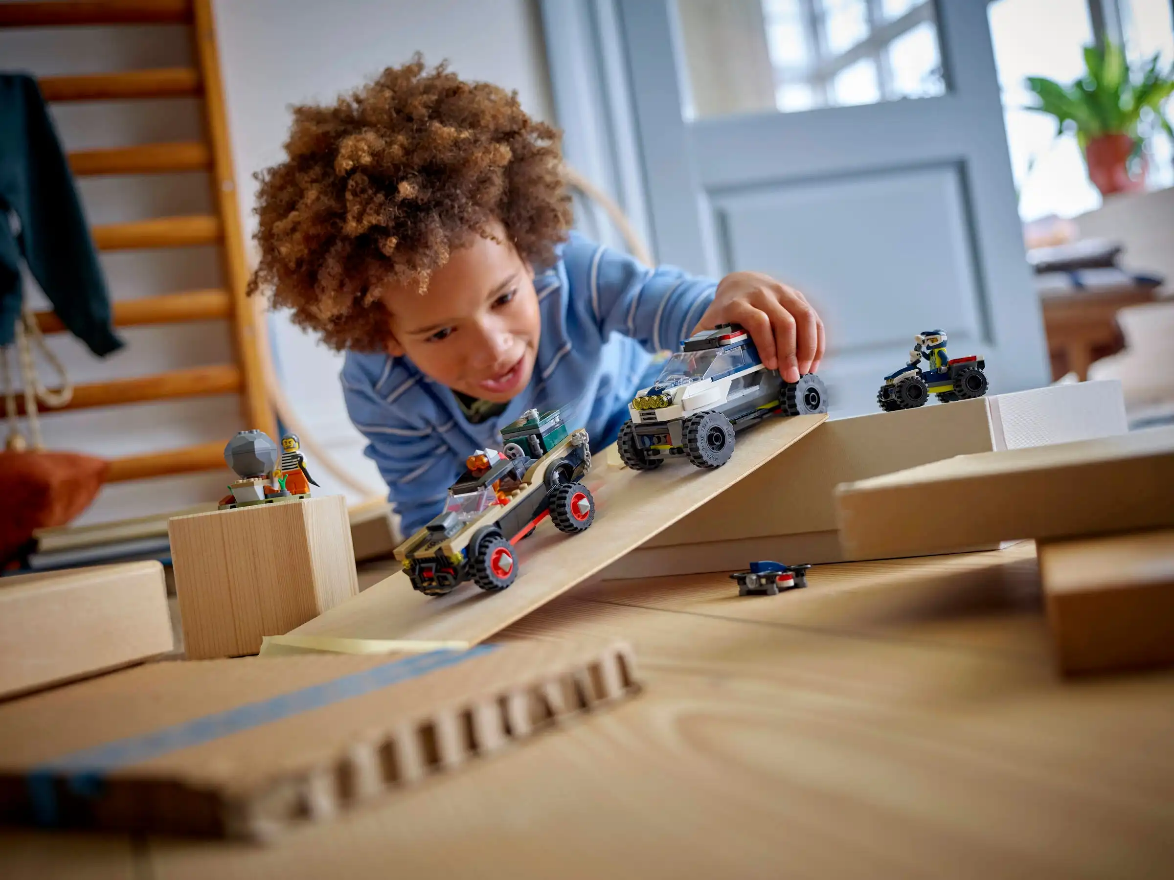 Zdjecie zestawu LEGO 60449 City Pościg terenówką policyjną 3