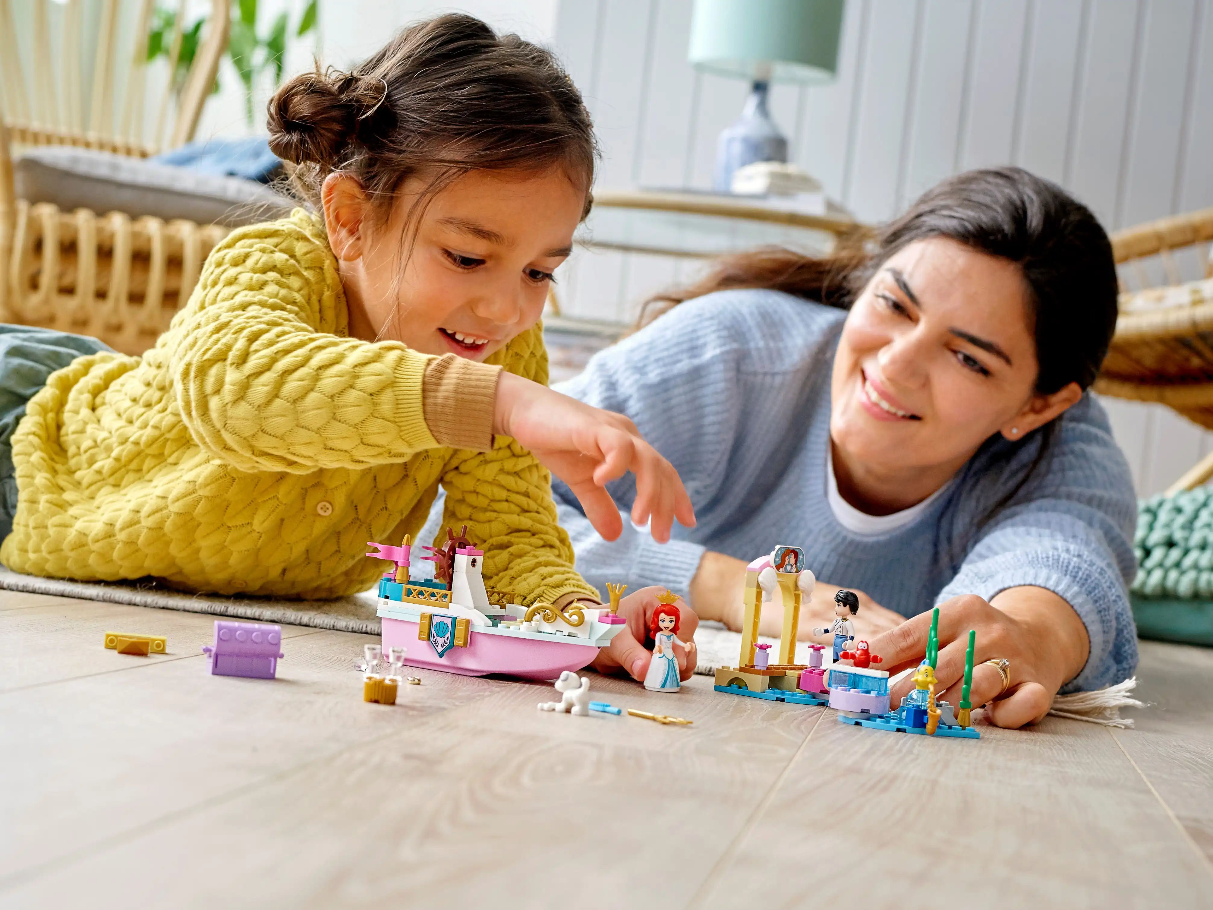 Zdjecie zestawu LEGO 43191 Disney Świąteczna łódź Arielki 1