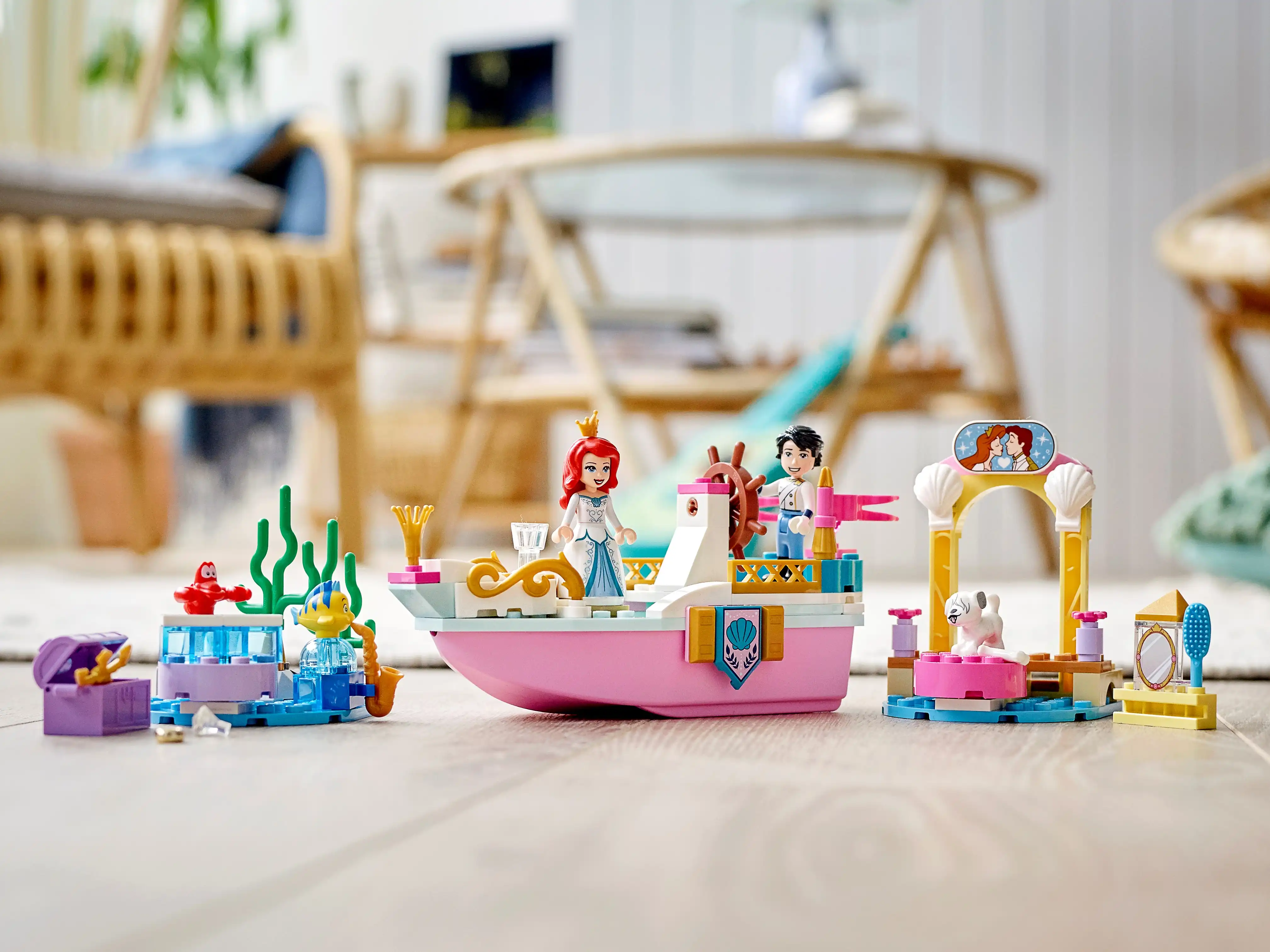 Zdjecie zestawu LEGO 43191 Disney Świąteczna łódź Arielki 2