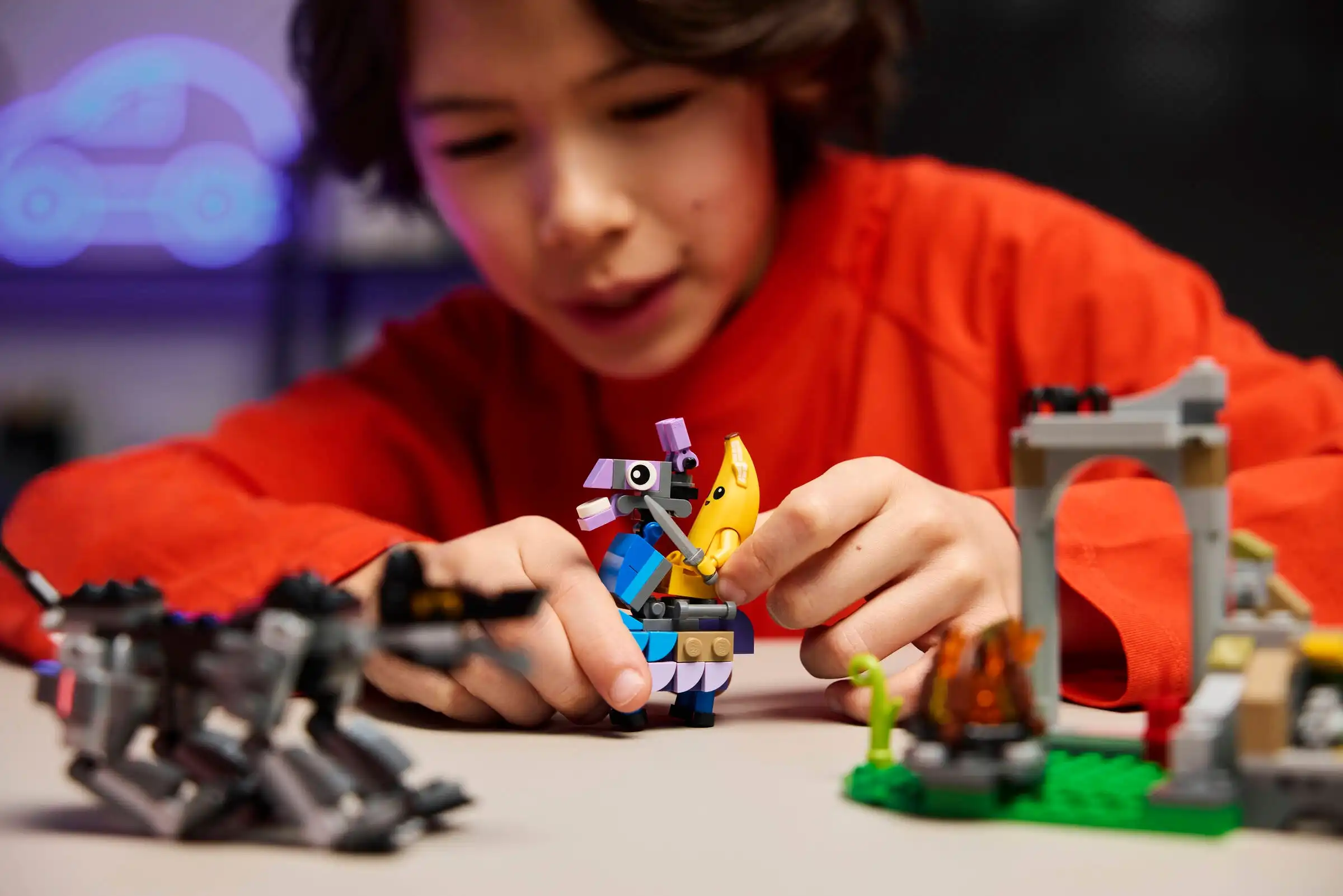 Zdjecie zestawu LEGO 77075 Fortnite Skórek i Iskra oraz obóz 4