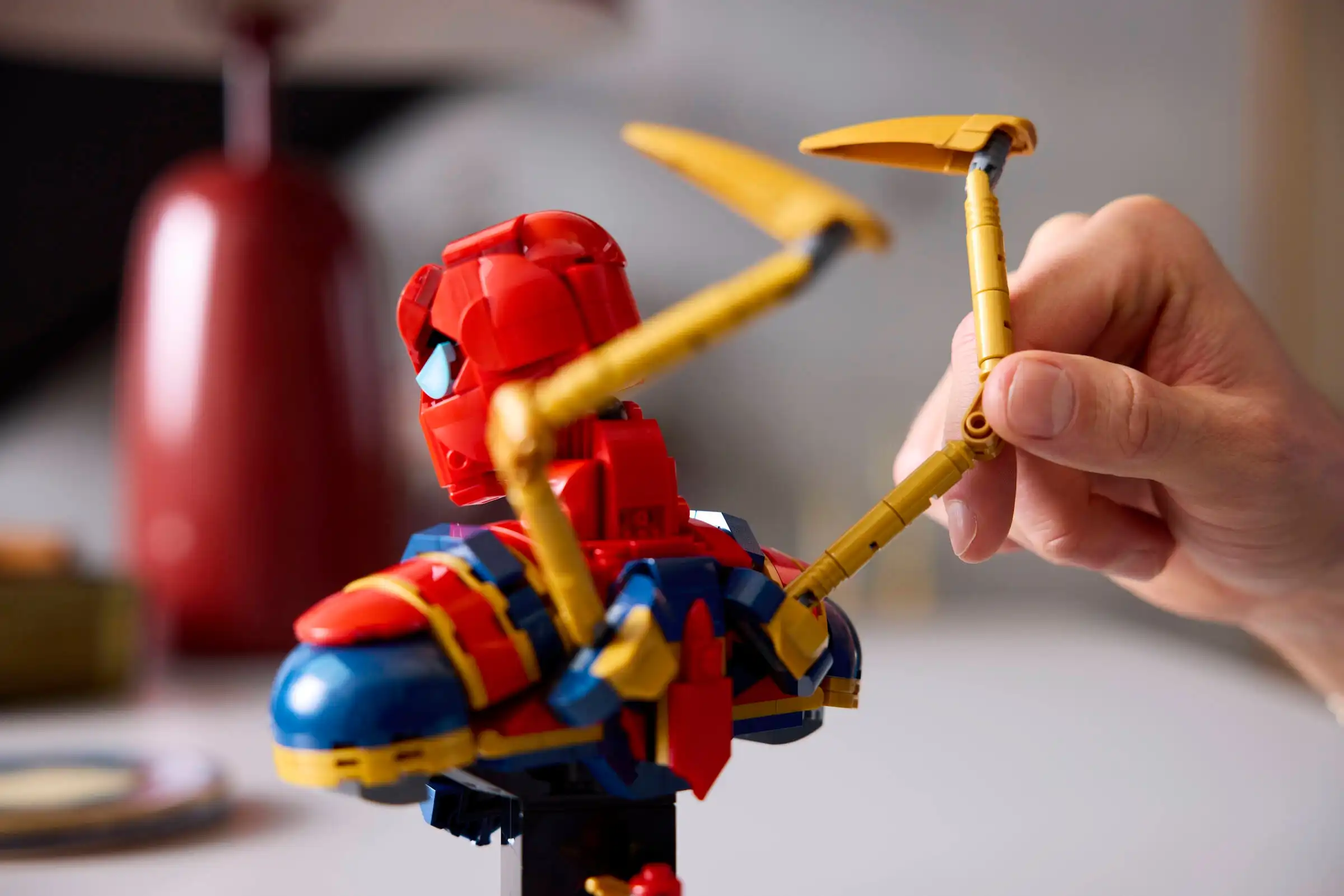 Zdjecie zestawu LEGO 76326 Marvel Popiersie Iron Spider-Mana 3