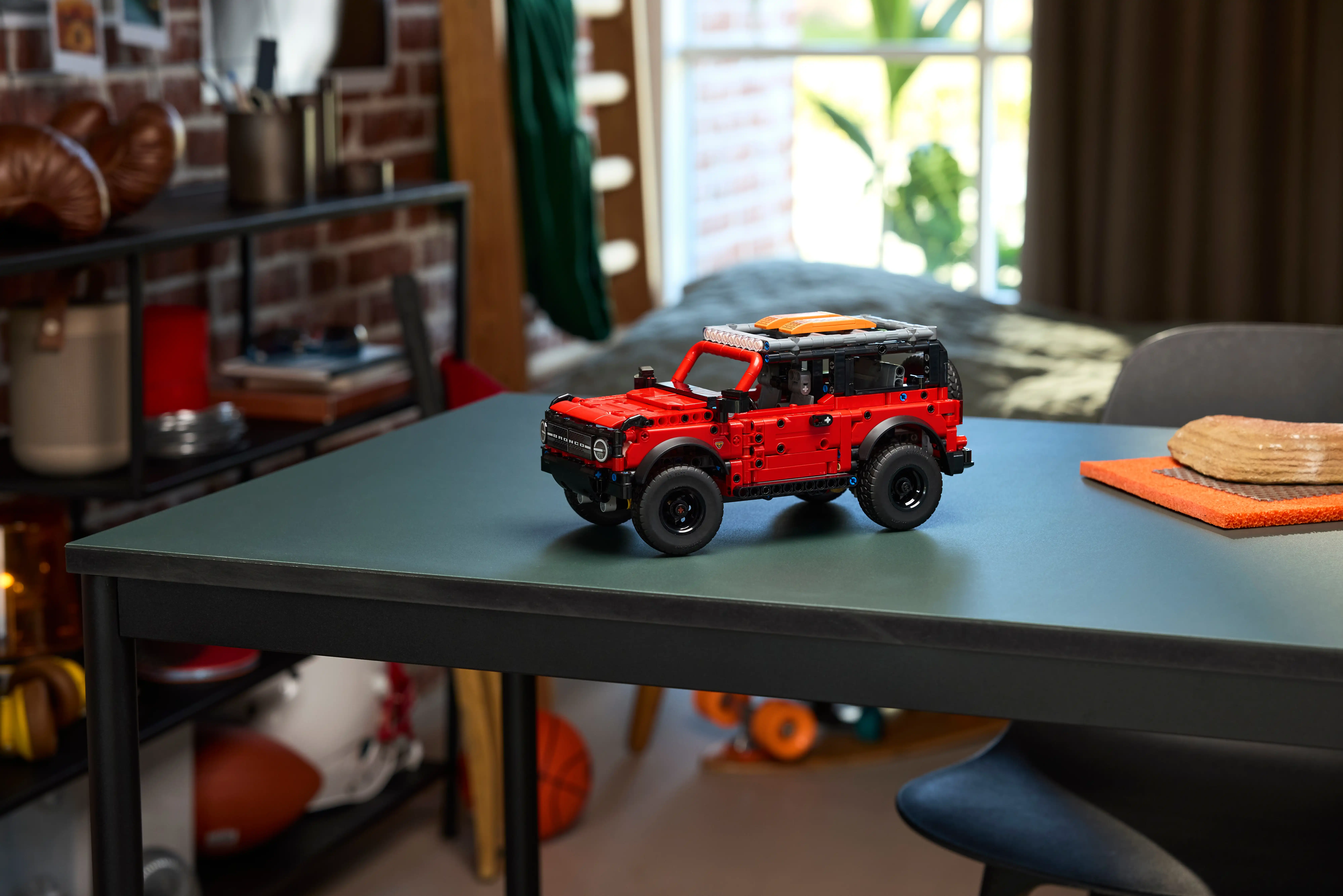 Zdjecie zestawu LEGO 42213 Technic SUV Ford Bronco® 1