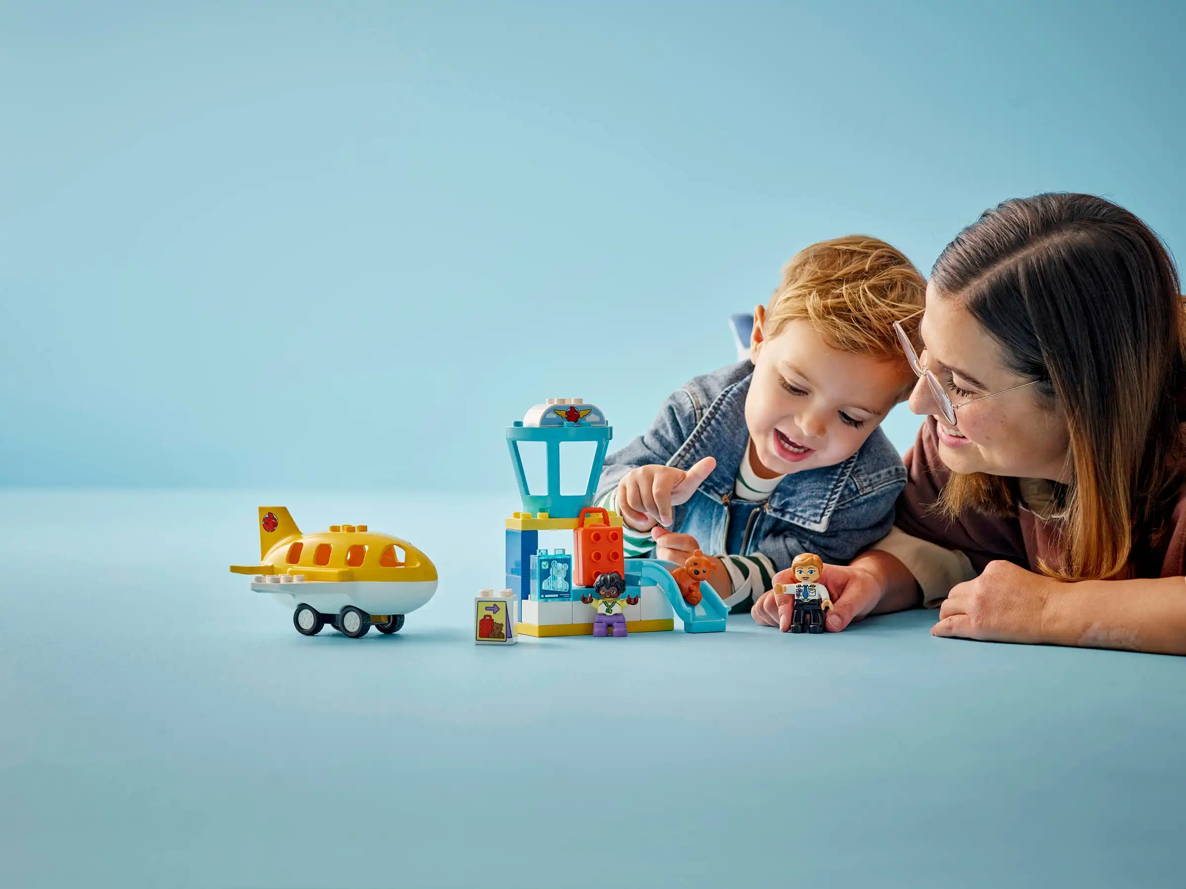 Zdjecie zestawu LEGO 10443 DUPLO Pierwszy raz na lotnisku 4