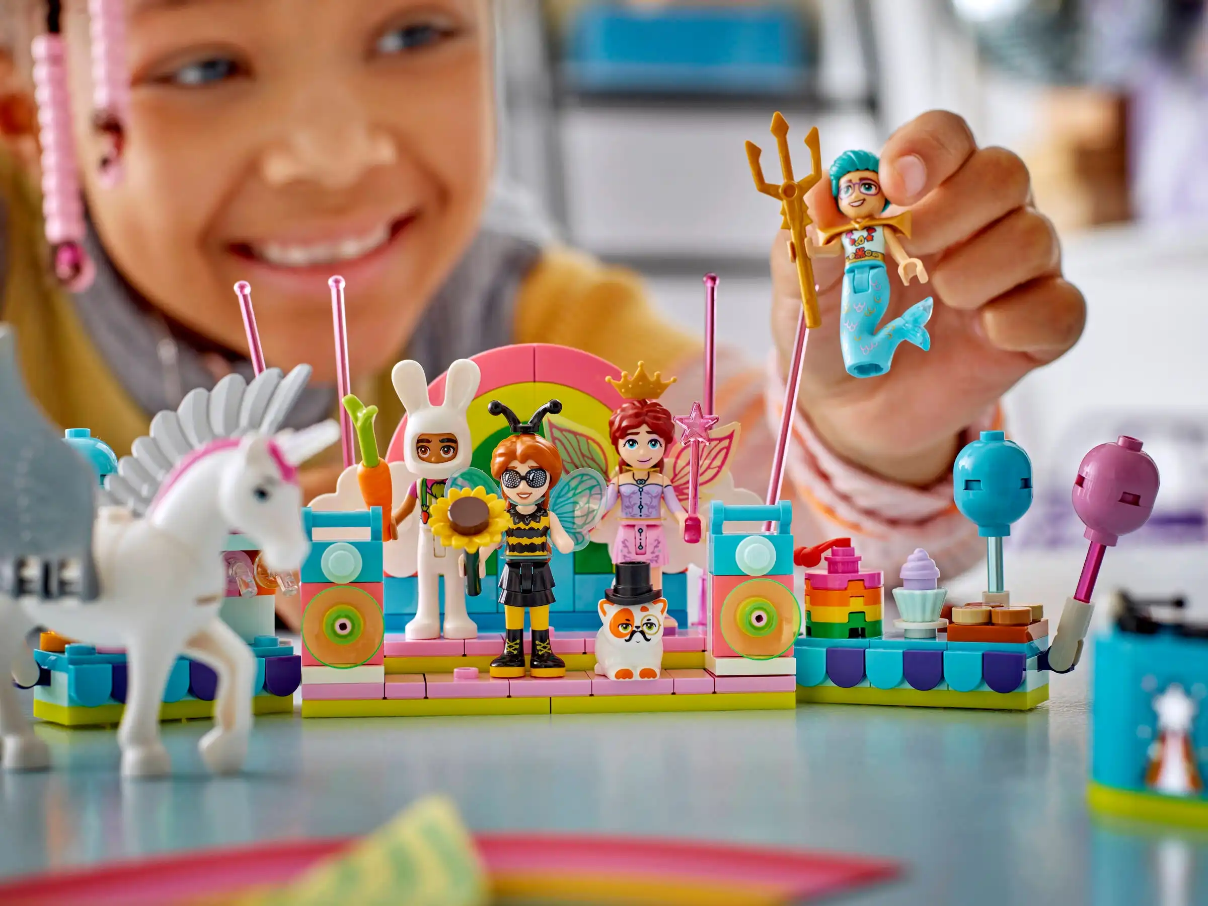 Zdjecie zestawu LEGO 42661 Friends Bal przebierańców z jednorożcem i wróżką 1