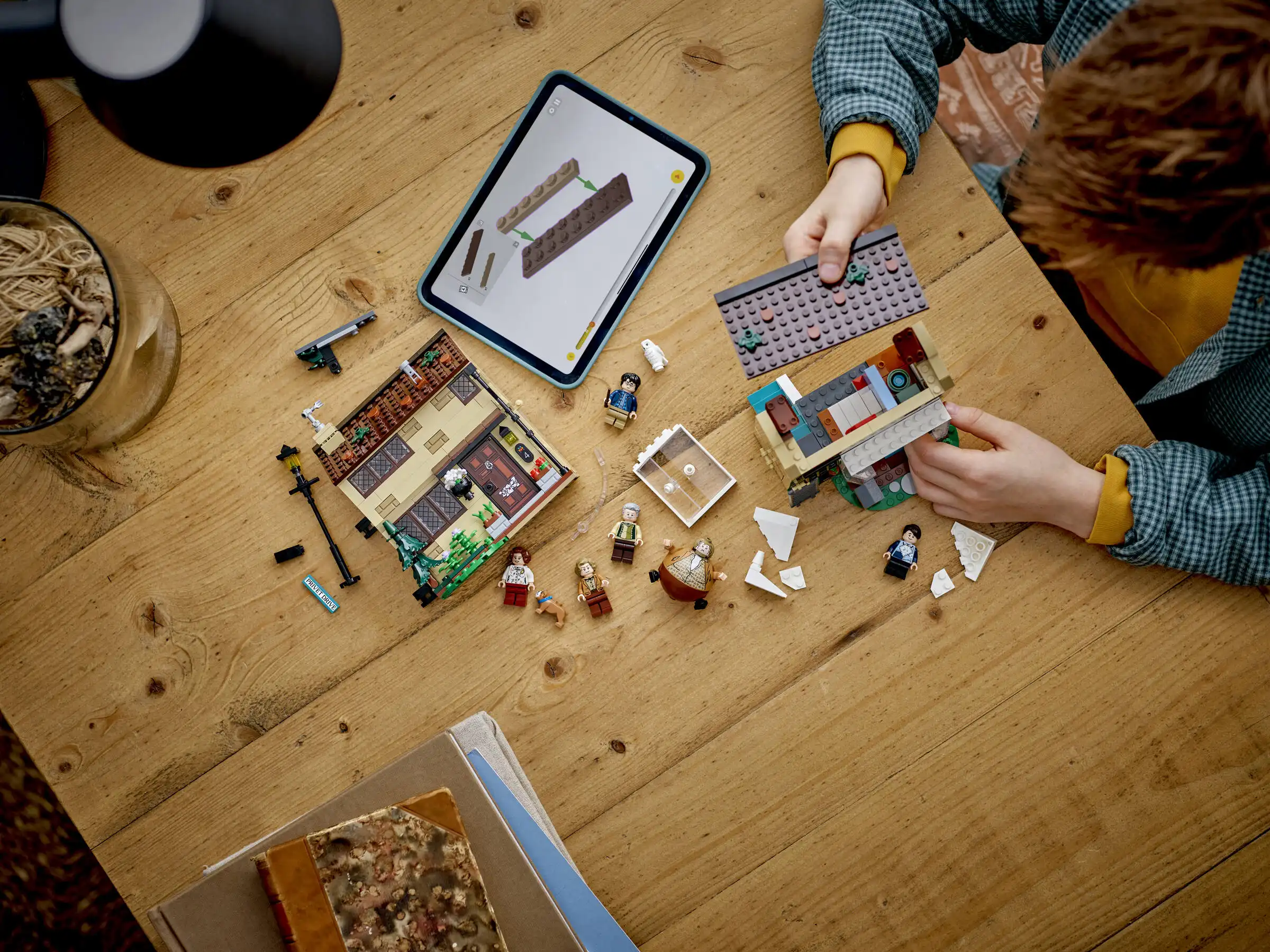 Zdjecie zestawu LEGO 76451 Harry Potter Privet Drive: Wizyta ciotki Marge 3