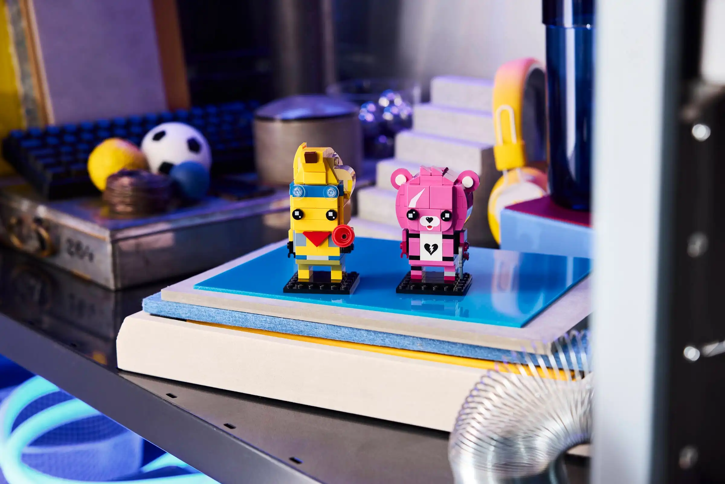 Zdjecie zestawu LEGO 40760 BrickHeadz Przygodowy Skórek z Tropików i Dowódczyni Drużyny Przytulanek 2