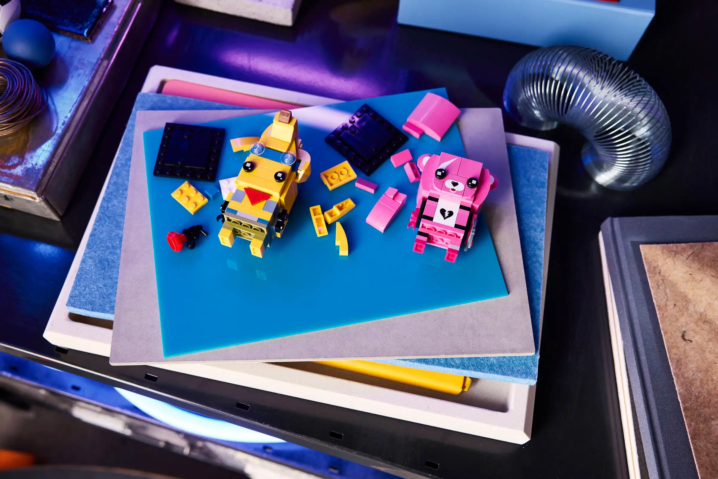 Zdjecie zestawu LEGO 40760 BrickHeadz Przygodowy Skórek z Tropików i Dowódczyni Drużyny Przytulanek 3