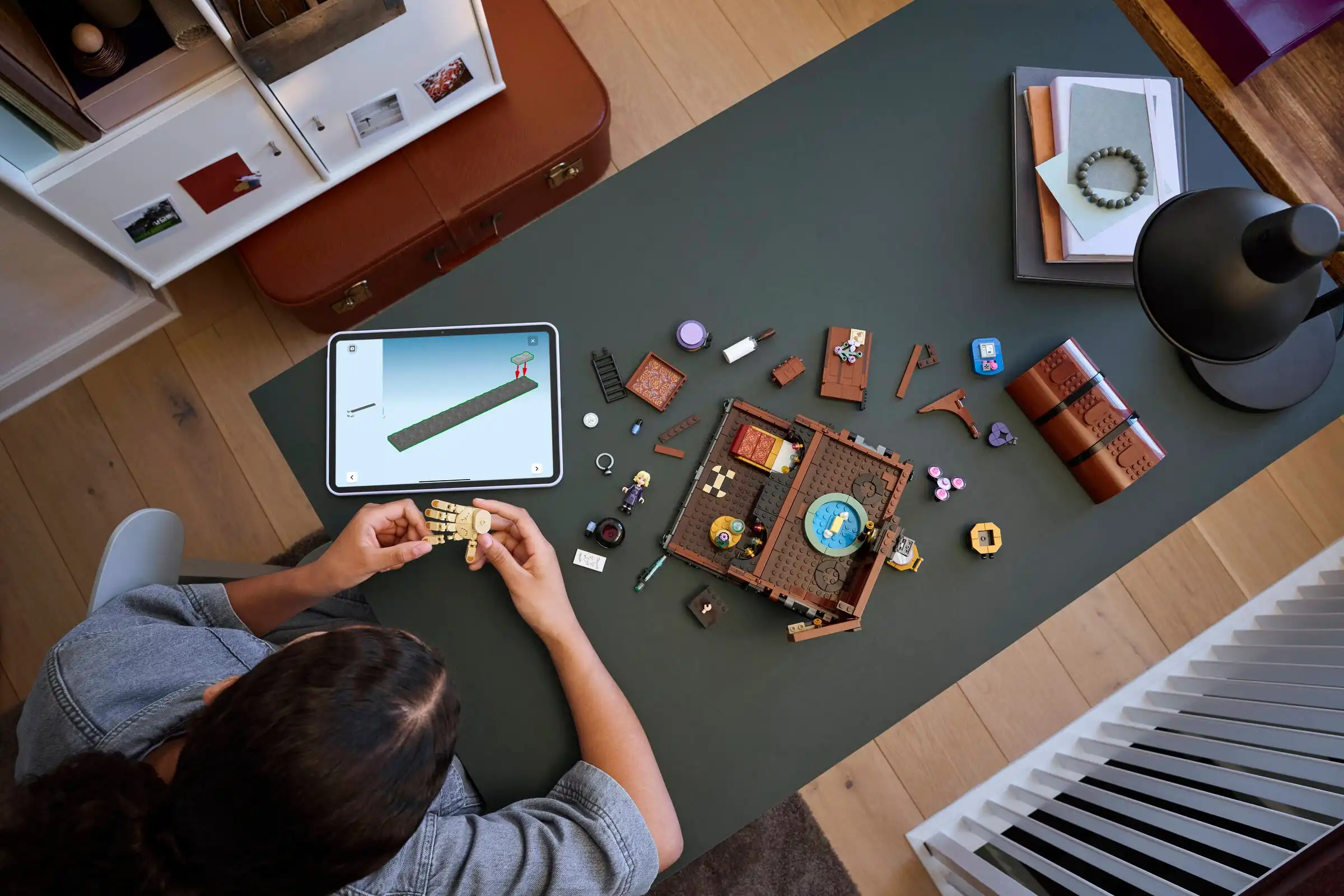Zdjecie zestawu LEGO 76785 Wednesday Mieszkanie Rączki 3