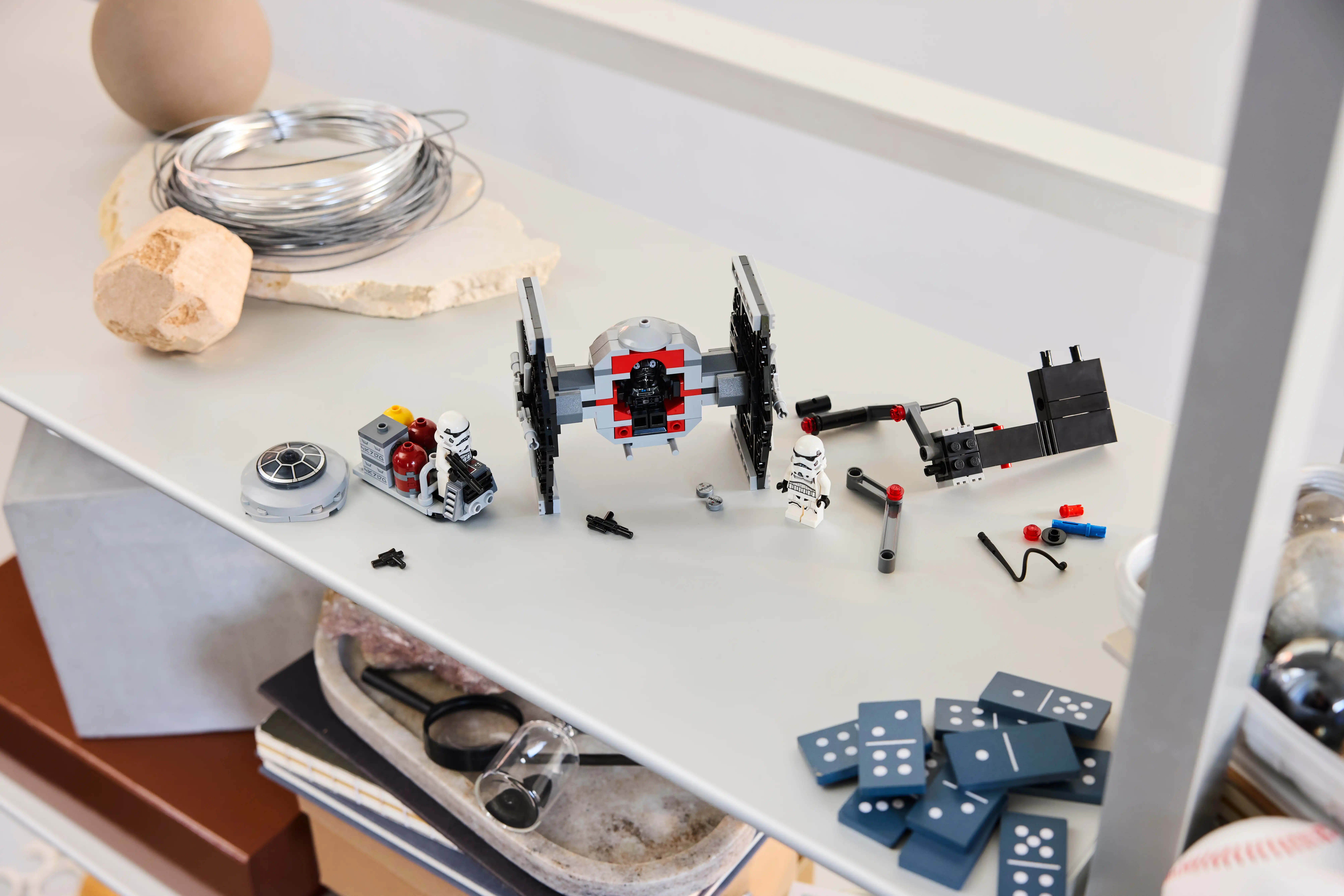 Zdjecie zestawu LEGO 40771 Star Wars Myśliwiec TIE™ ze stanowiskiem w imperialnym hangarze 4