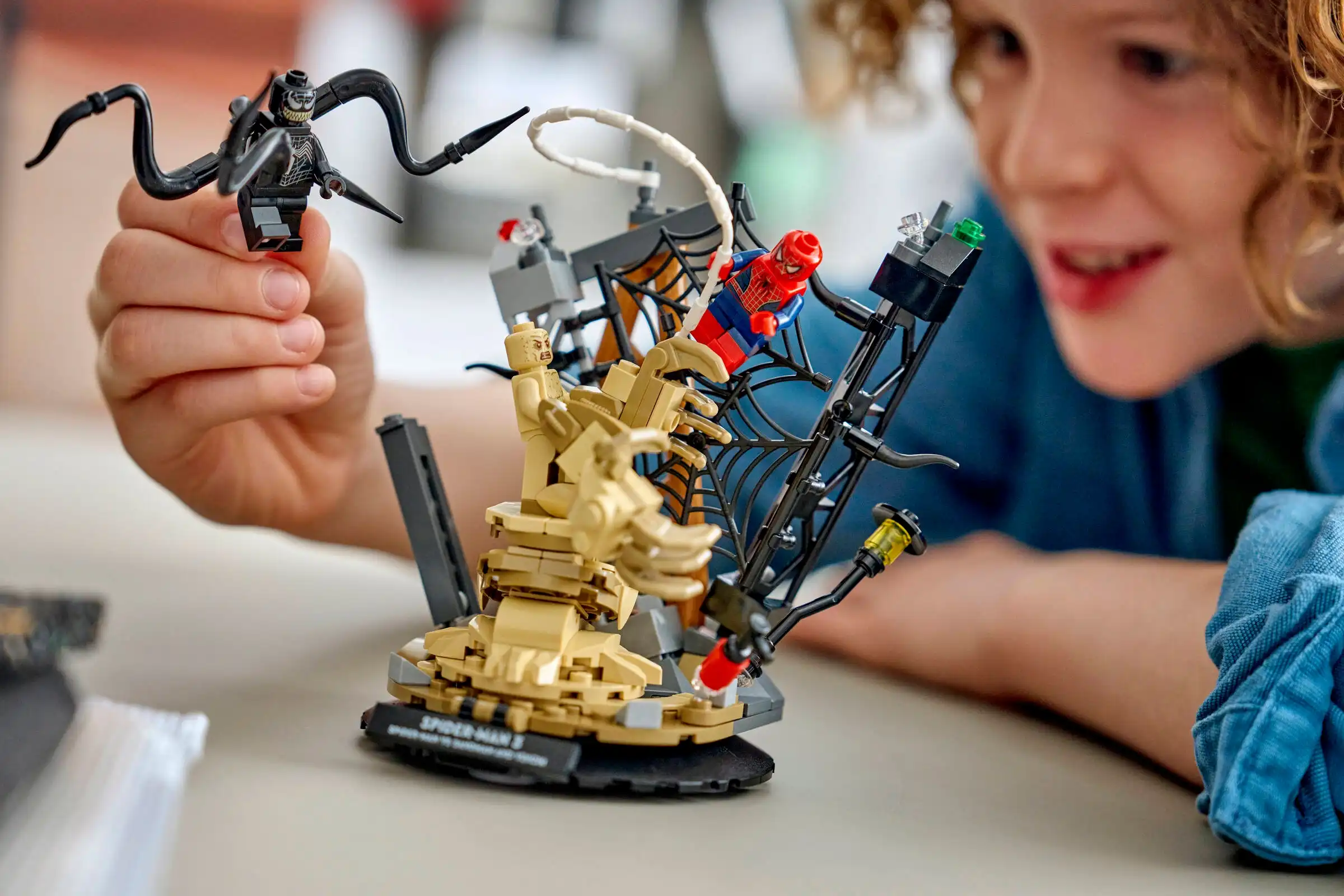 Zdjecie zestawu LEGO 76334 Marvel Epicka bitwa: Spider-Man kontra Sandman 4