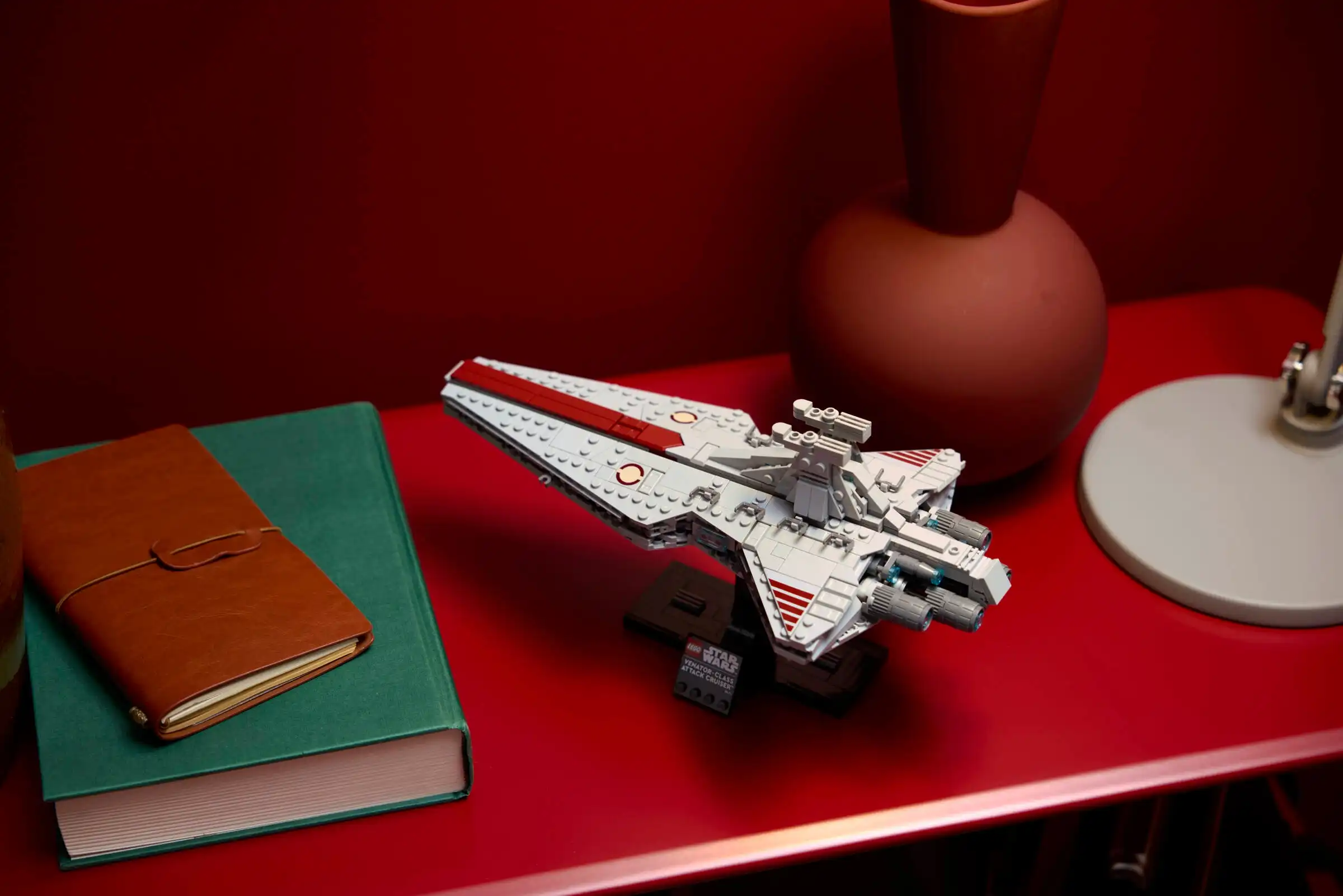 Zdjecie zestawu LEGO 75441 Star Wars Krążownik szturmowy typu Venator 2