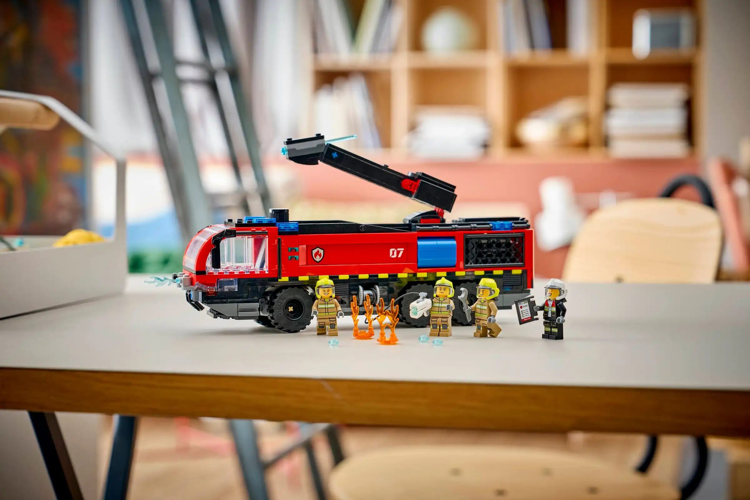 Zdjecie zestawu LEGO 60499 City Lotniskowy wóz strażacki 2