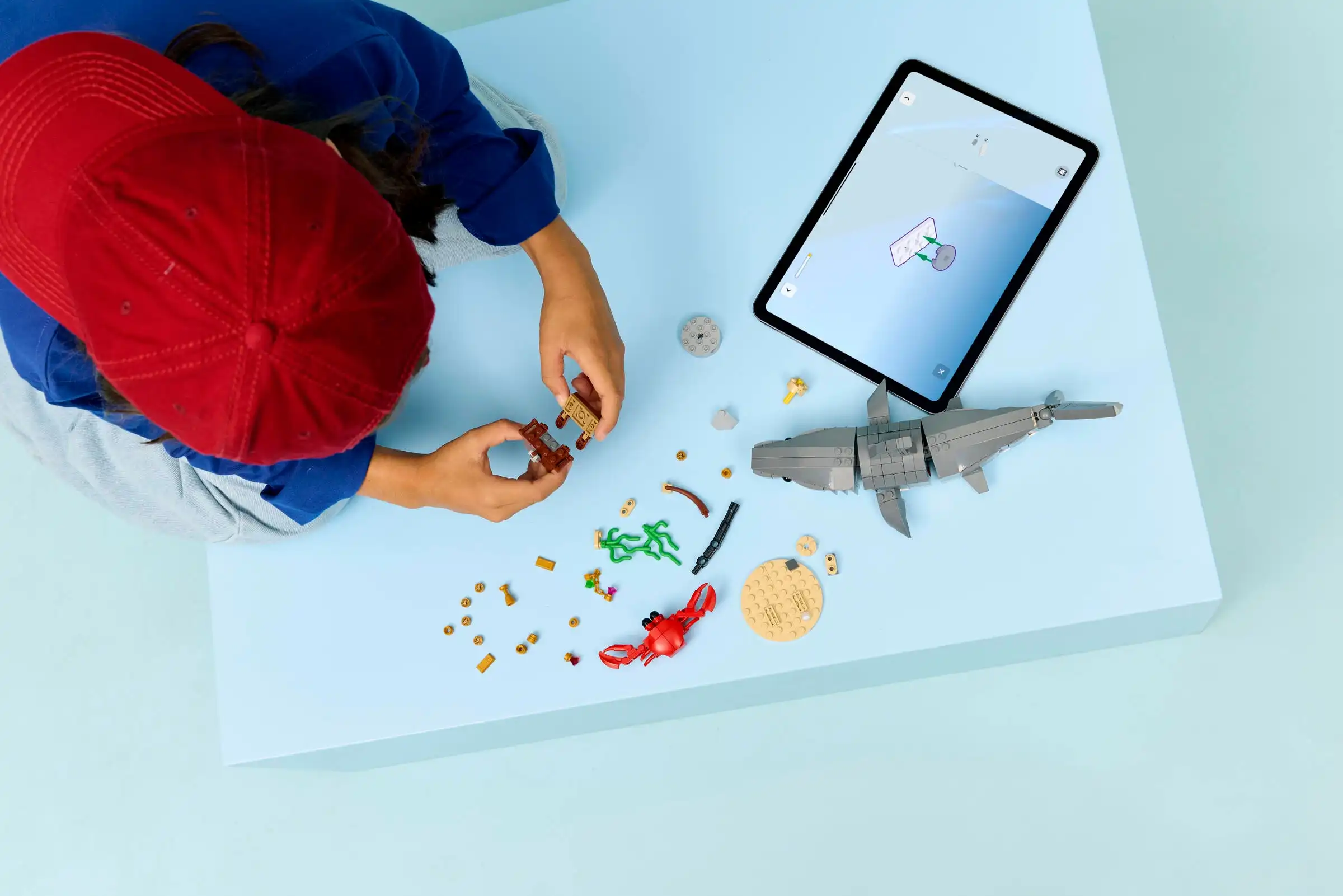 Zdjecie zestawu LEGO 31381 Creator 3 w 1 Groźny rekin i skrzynia ze skarbem 1