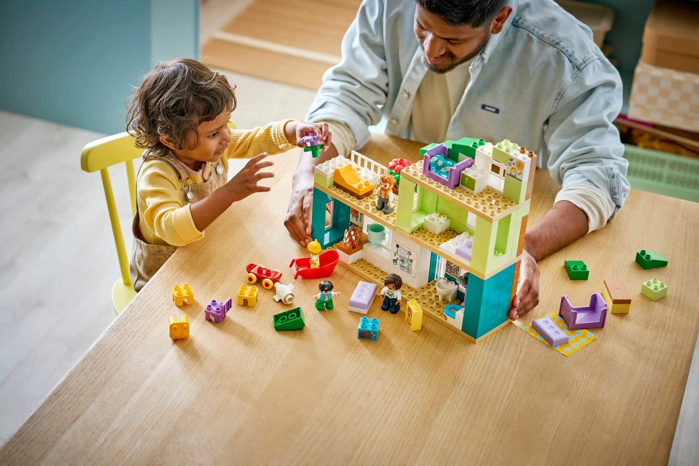 Zdjecie zestawu LEGO 10470 DUPLO Nowoczesny dom rodzinny 3 w 1 z figurkami 2