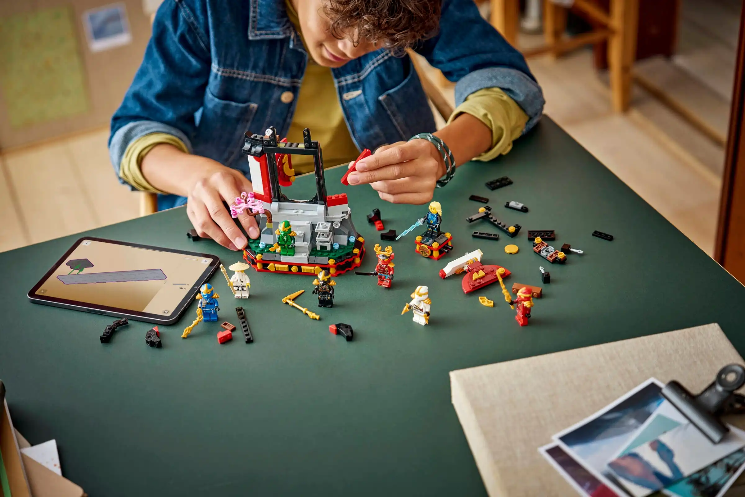 Zdjecie zestawu LEGO 71866 NINJAGO Ozdoba z postaciami ninja — 15-lecie 1