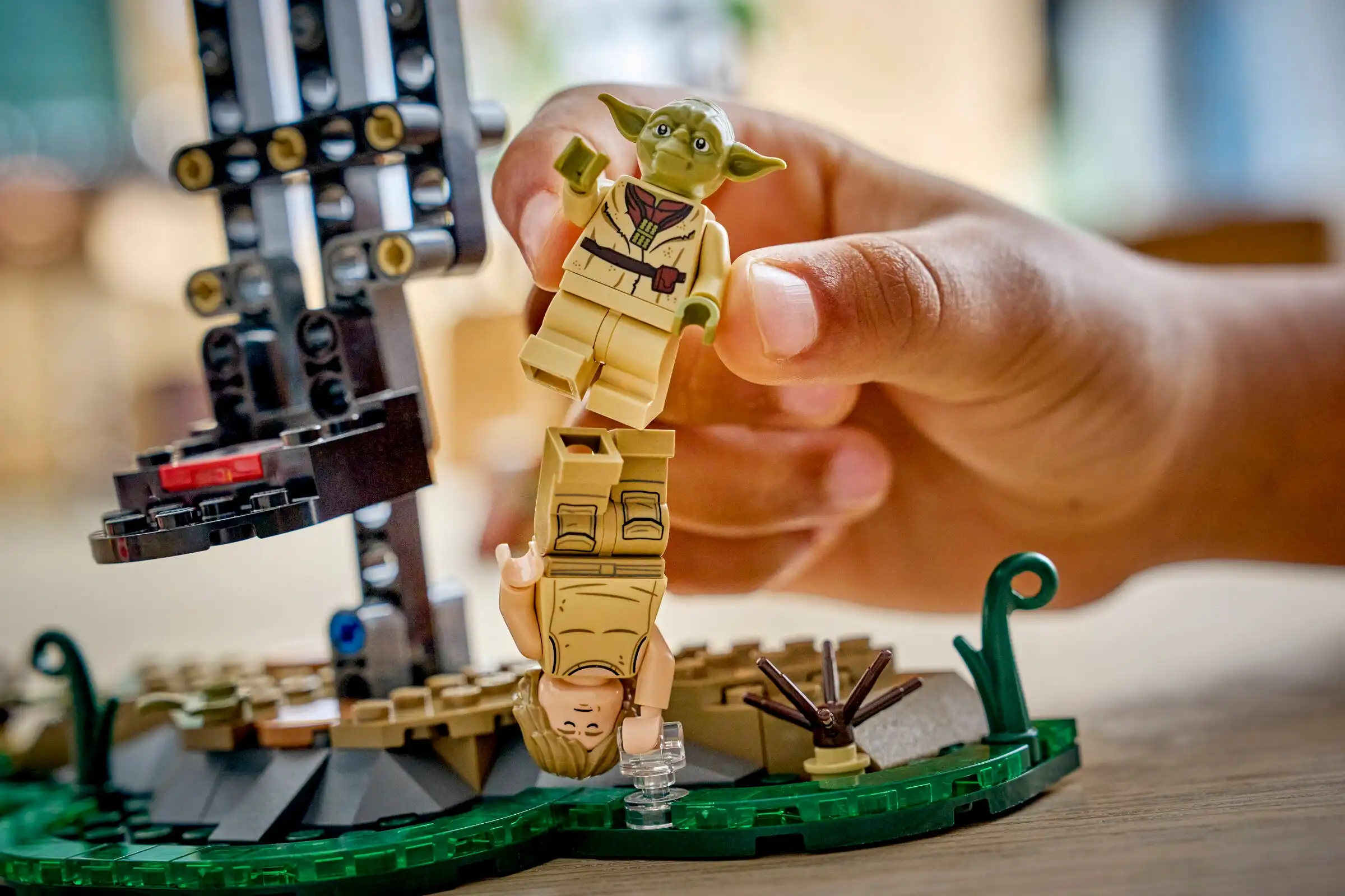 Zdjecie zestawu LEGO 75422 Star Wars SMART Play™: Chatka Yody i szkolenie Jedi 2