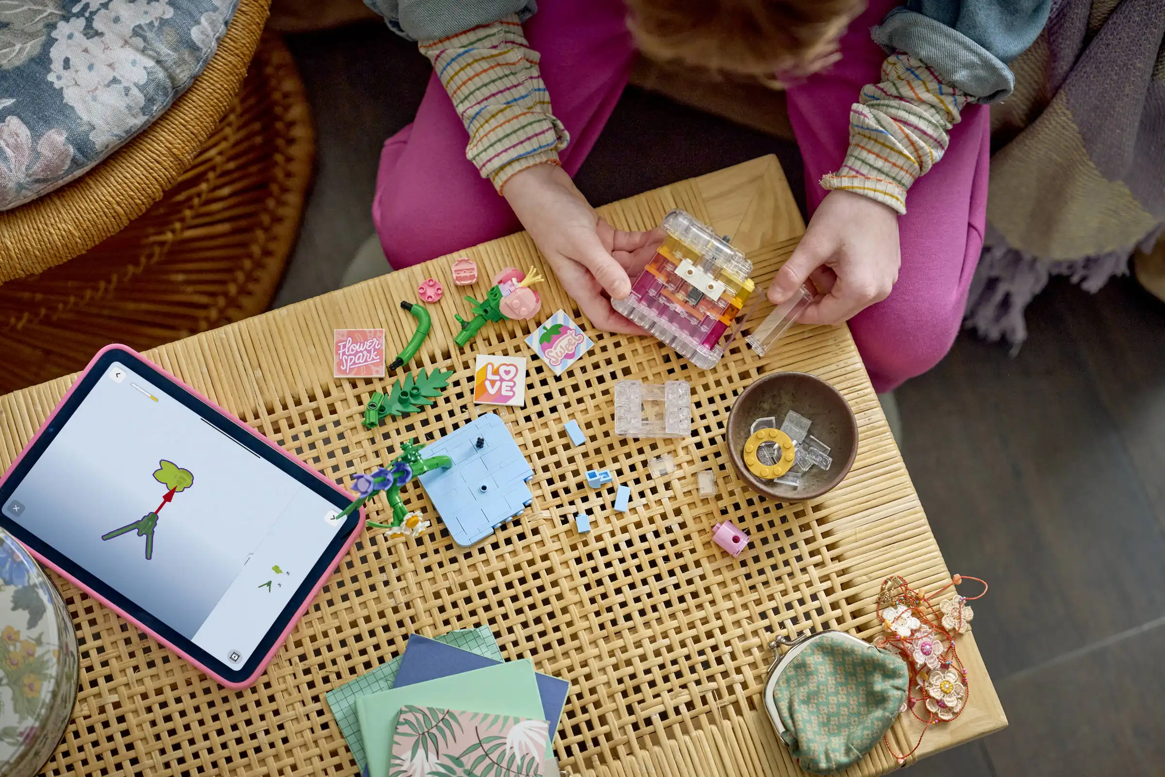 Zdjecie zestawu LEGO 31383 Creator 3 w 1 Flakon perfum z kwiatową ozdobą 4