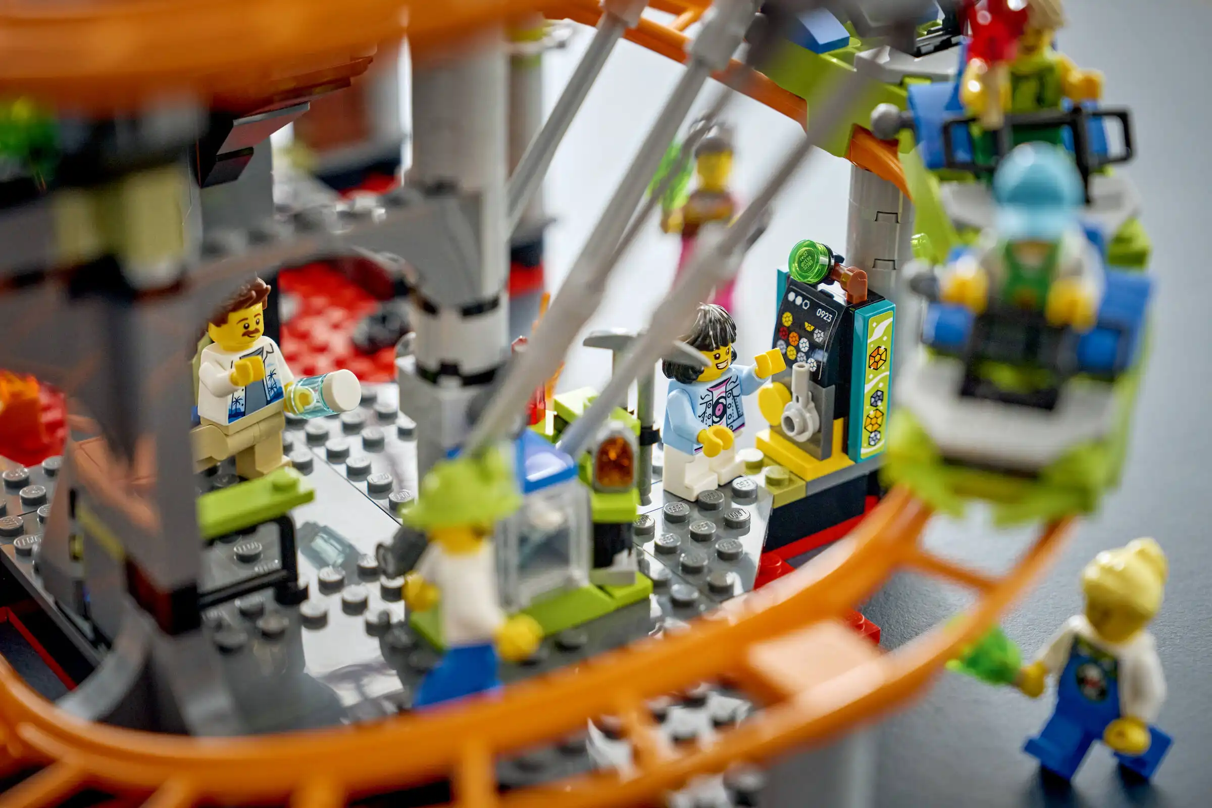 Zdjecie zestawu LEGO 60501 City Park rollercoasterów Lava Land 1