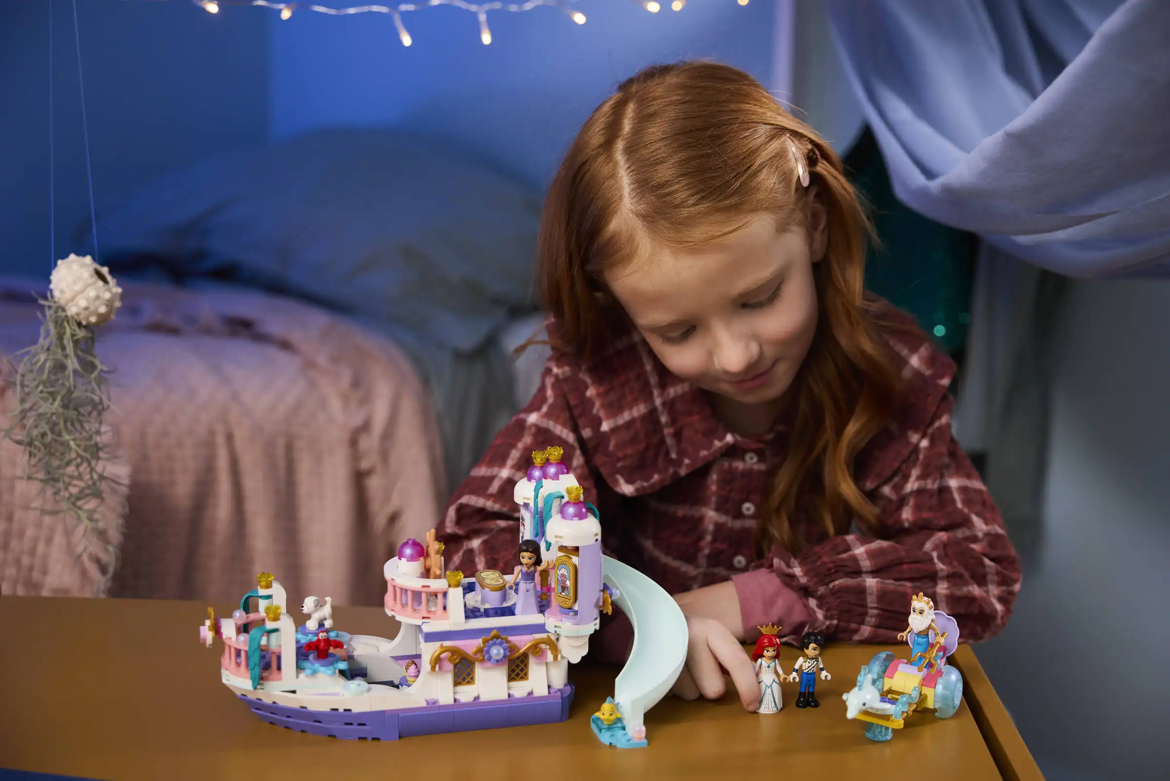Zdjecie zestawu LEGO 43299 Disney Królewska łódź weselna Arielki 2