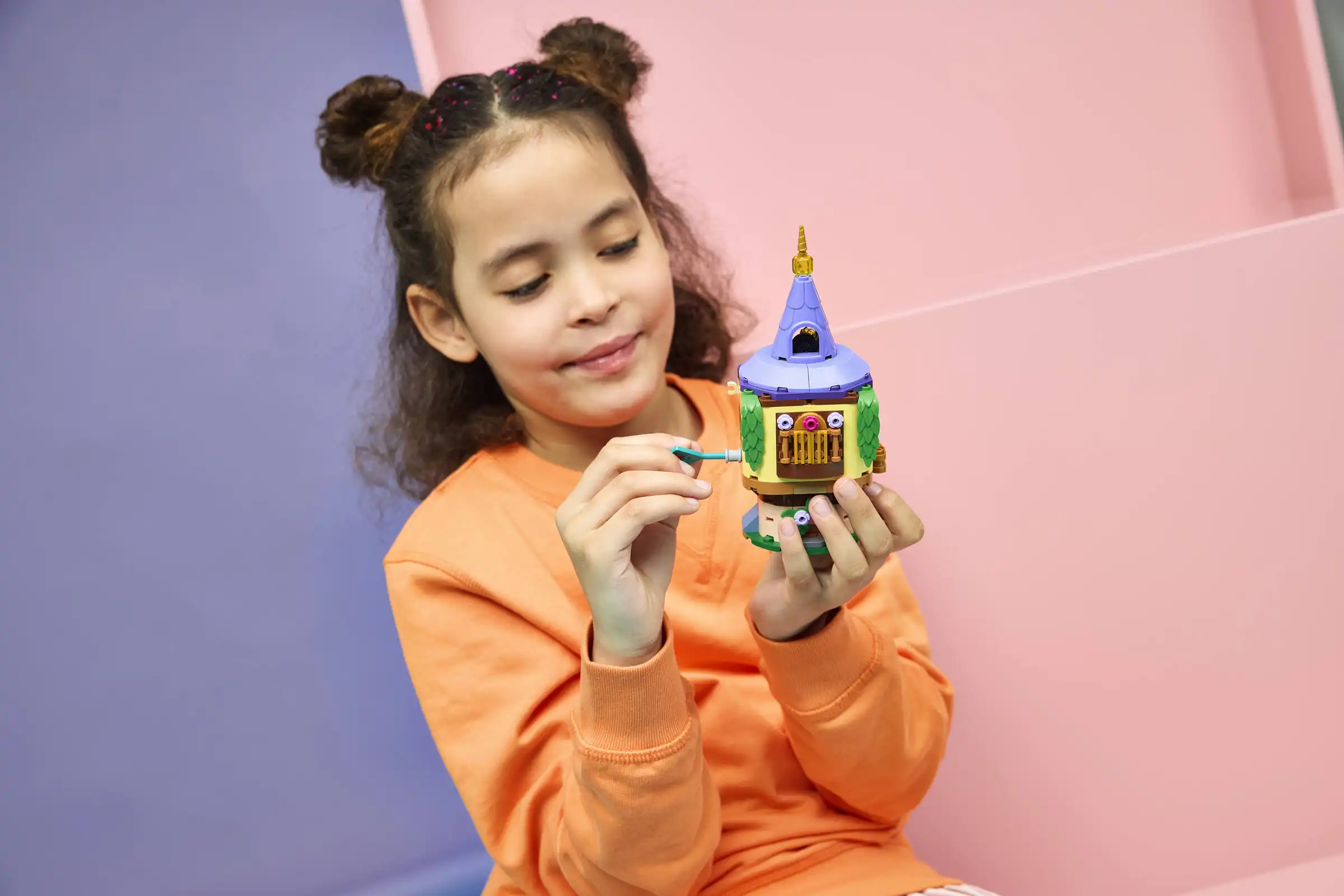 Zdjecie zestawu LEGO 43294 Disney Mała wieża Roszpunki 3
