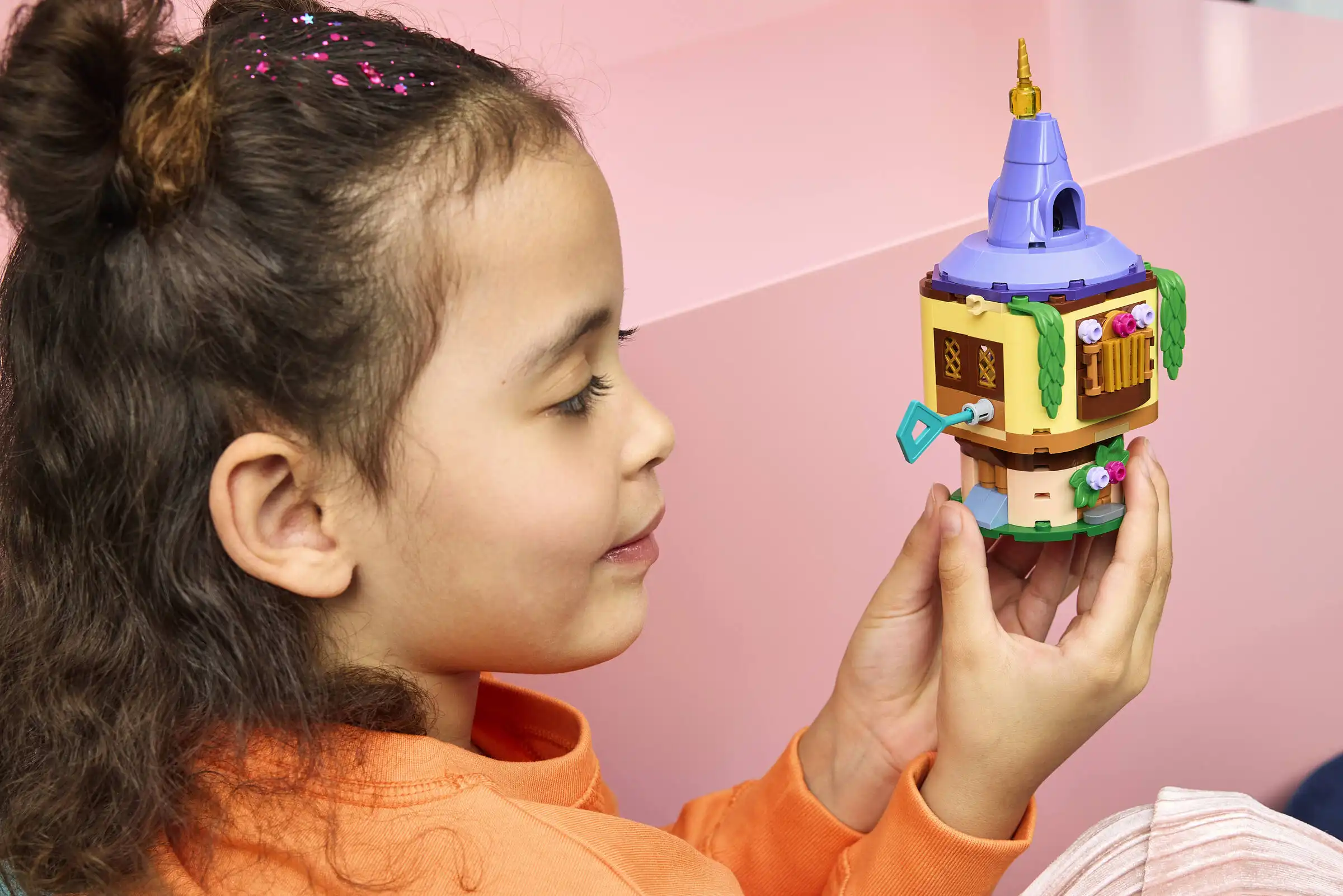 Zdjecie zestawu LEGO 43294 Disney Mała wieża Roszpunki 4