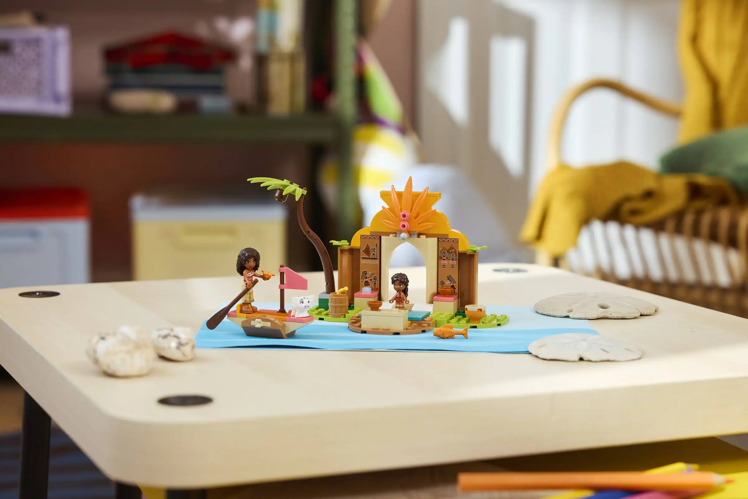 Zdjecie zestawu LEGO 43282 Disney Wiejska chatka i łódź 2