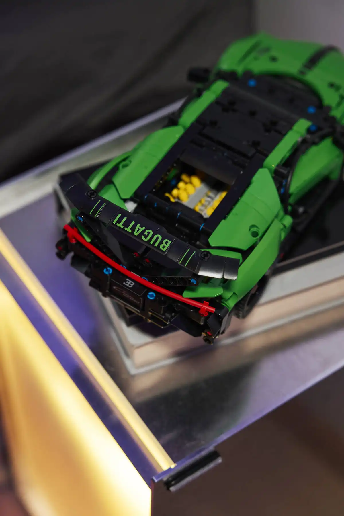 Zdjecie zestawu LEGO 42241 Technic Zielony hipersamochód Bugatti Chiron Pur Sport 1