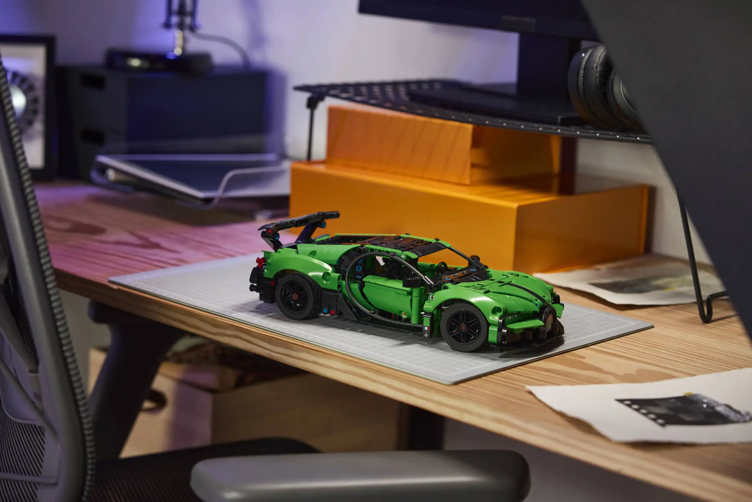Zdjecie zestawu LEGO 42241 Technic Zielony hipersamochód Bugatti Chiron Pur Sport 3