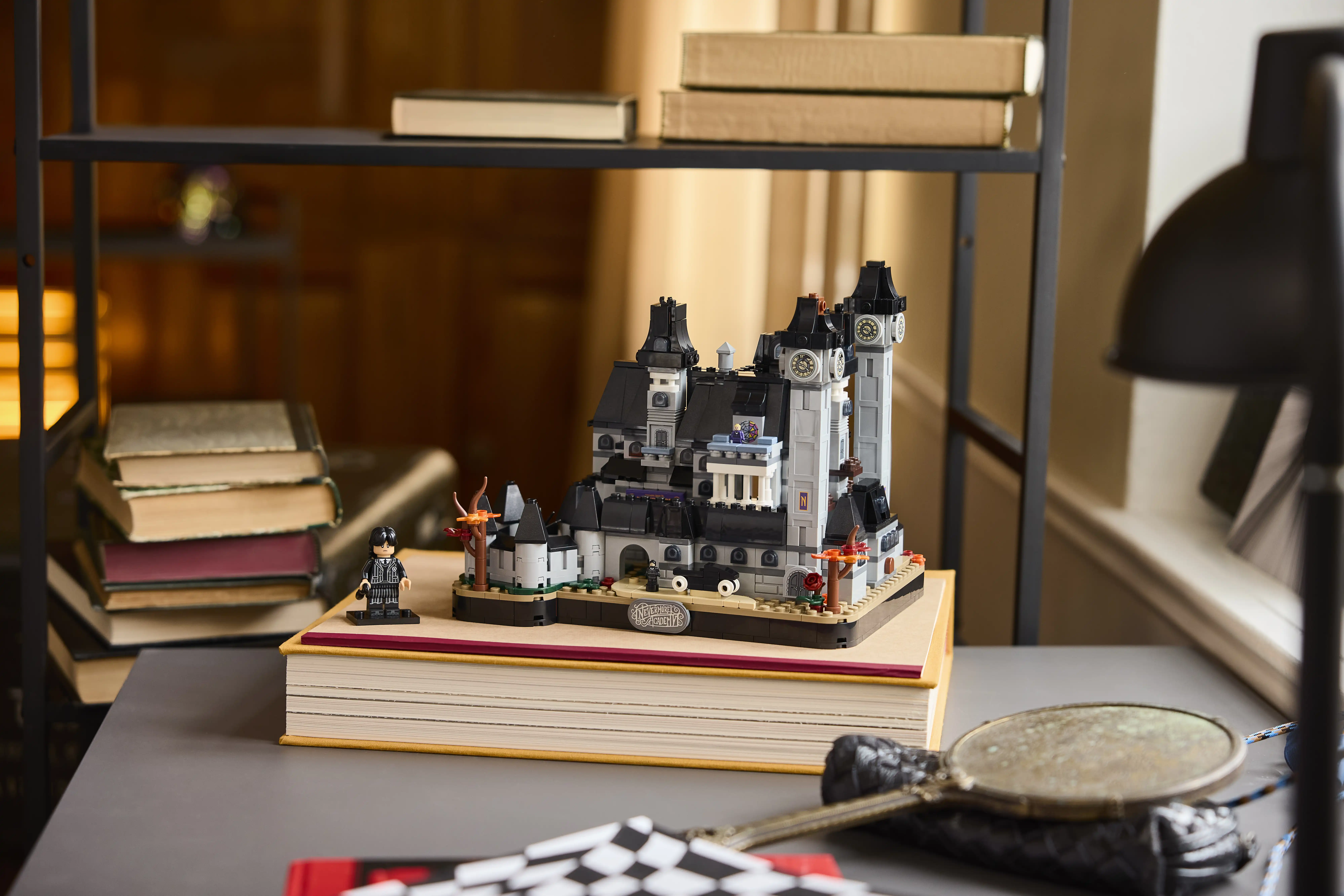 Zdjecie zestawu LEGO 76788 Wednesday Akademia Nevermore 2