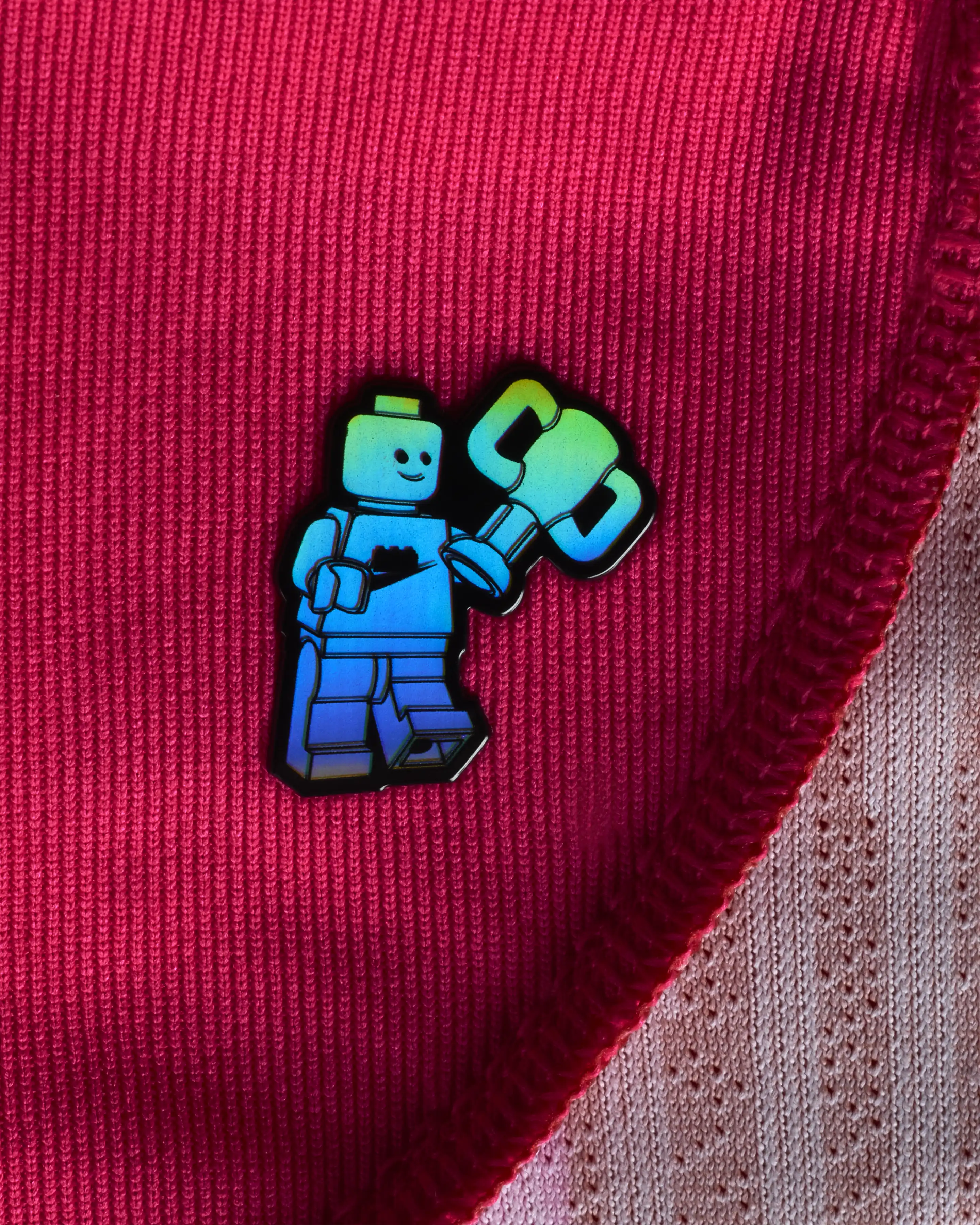 Zdjecie zestawu LEGO 5010083 Nike Koszulka piłkarska dla starszych dzieci Aero-FIT z kolekcji Nike x LEGO® 3