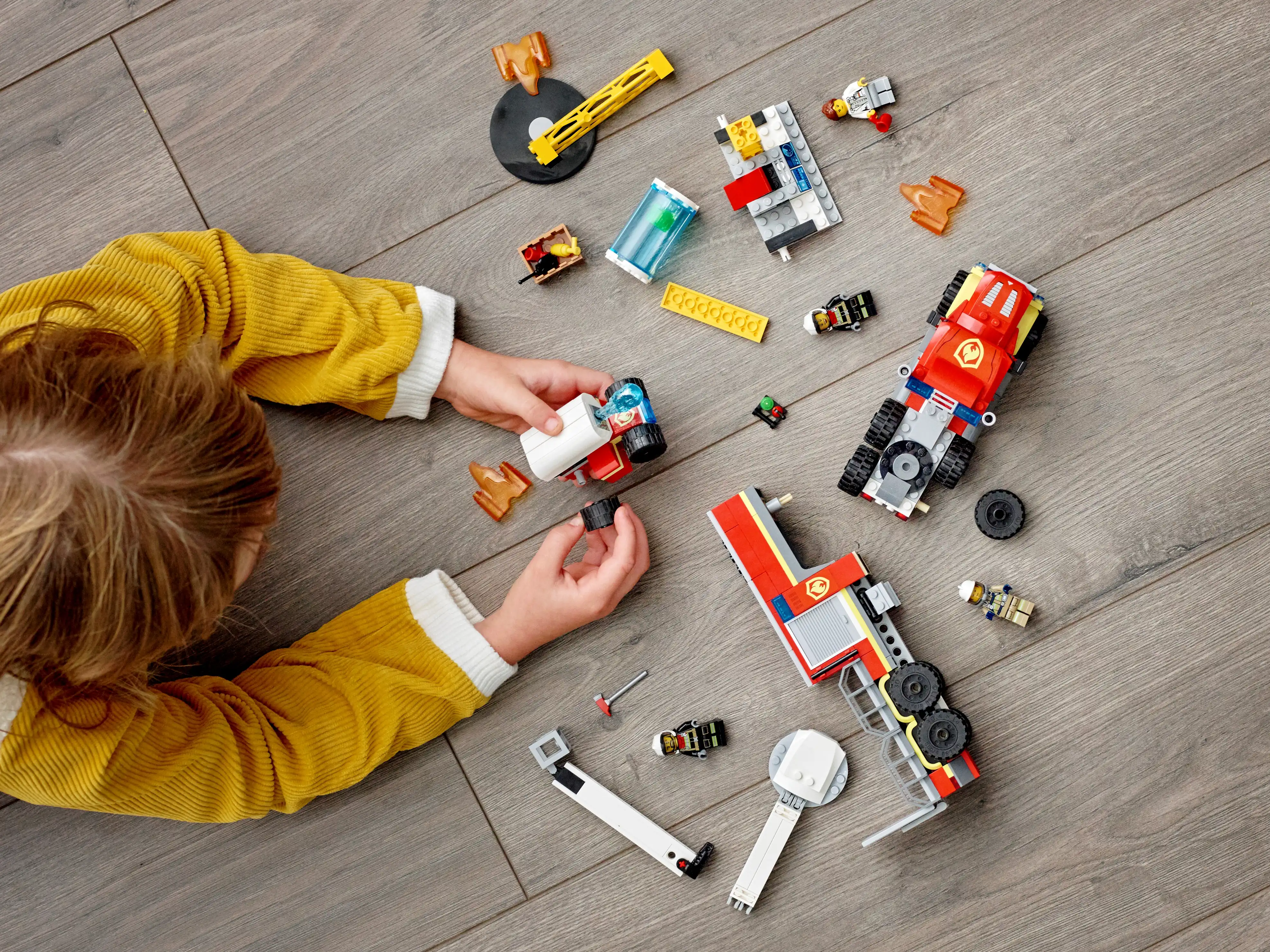 Zdjecie zestawu LEGO 60282 City Strażacka jednostka dowodzenia 3